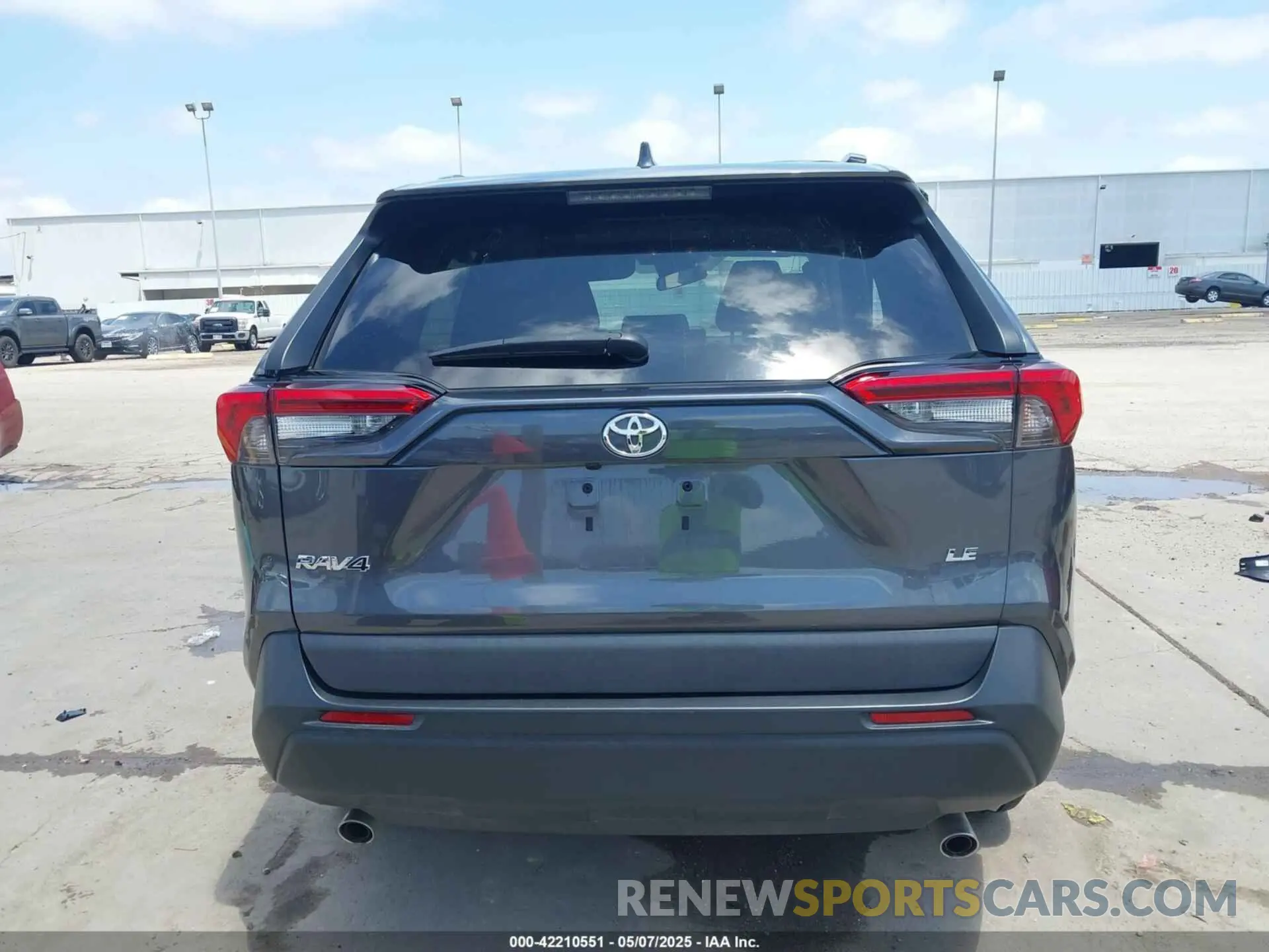 16 Photograph of a damaged car 2T3H1RFV0MC113912 TOYOTA RAV4 2021