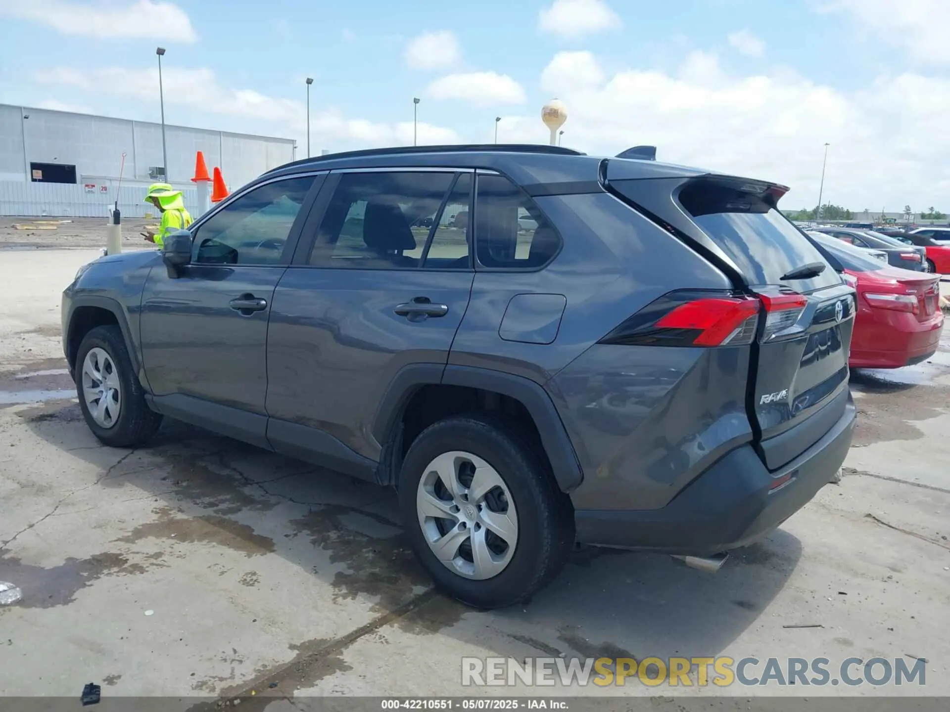 3 Photograph of a damaged car 2T3H1RFV0MC113912 TOYOTA RAV4 2021