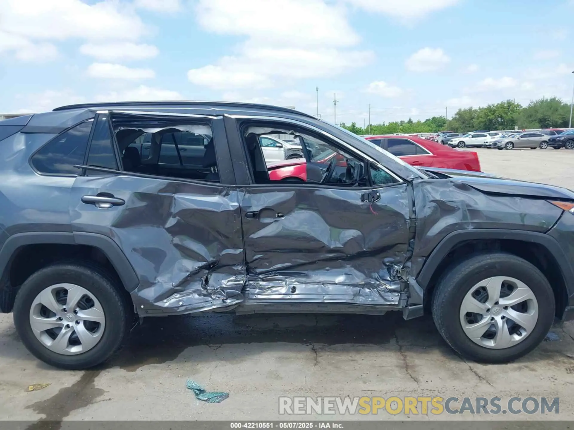 6 Photograph of a damaged car 2T3H1RFV0MC113912 TOYOTA RAV4 2021