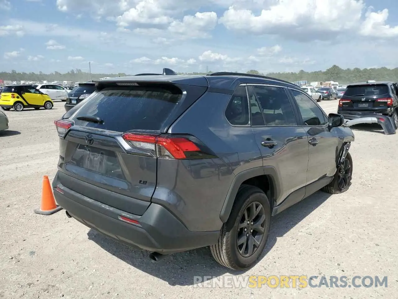 4 Photograph of a damaged car 2T3H1RFV0MC118446 TOYOTA RAV4 2021