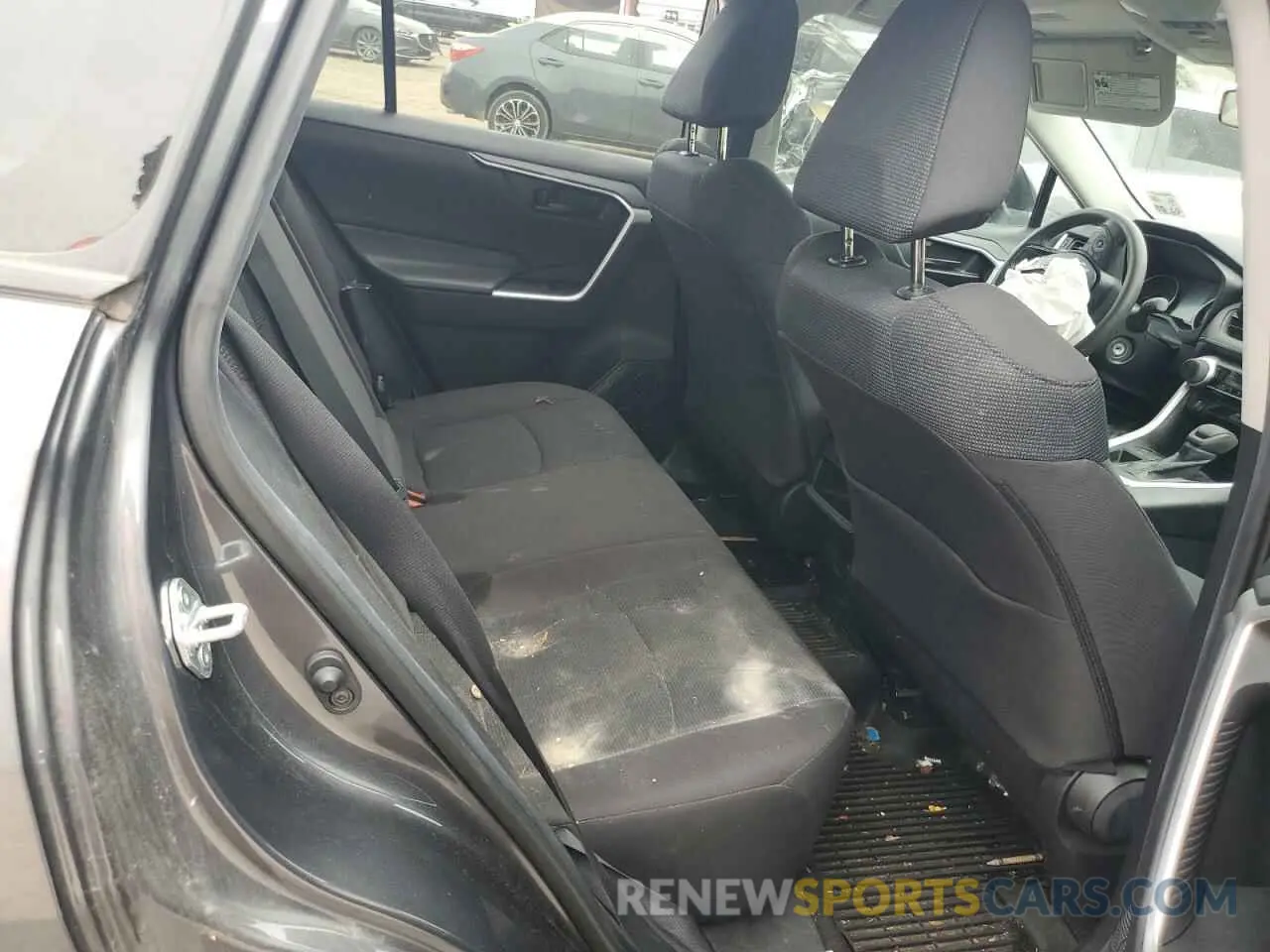11 Photograph of a damaged car 2T3H1RFV0MC122061 TOYOTA RAV4 2021
