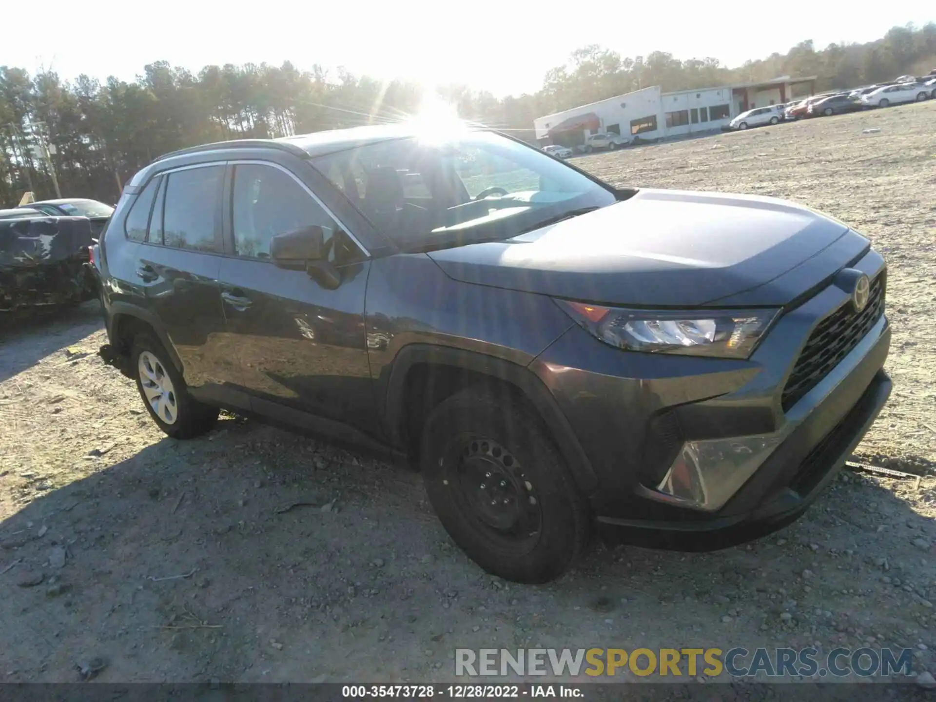 1 Photograph of a damaged car 2T3H1RFV0MC122092 TOYOTA RAV4 2021