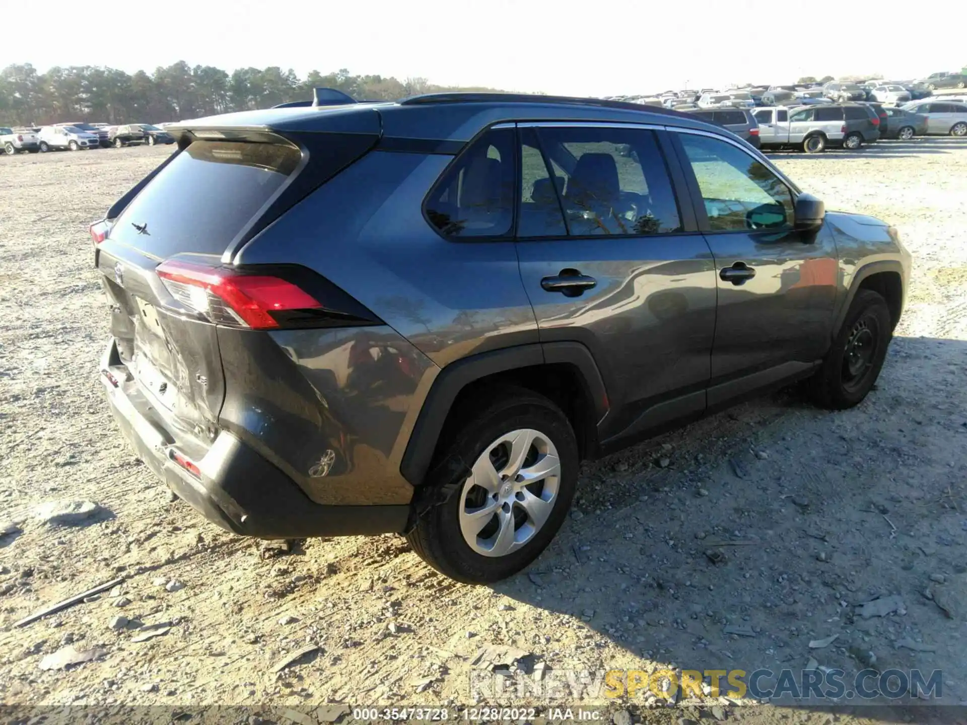 4 Photograph of a damaged car 2T3H1RFV0MC122092 TOYOTA RAV4 2021