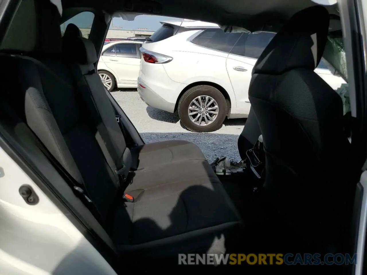 11 Photograph of a damaged car 2T3H1RFV0MC129771 TOYOTA RAV4 2021