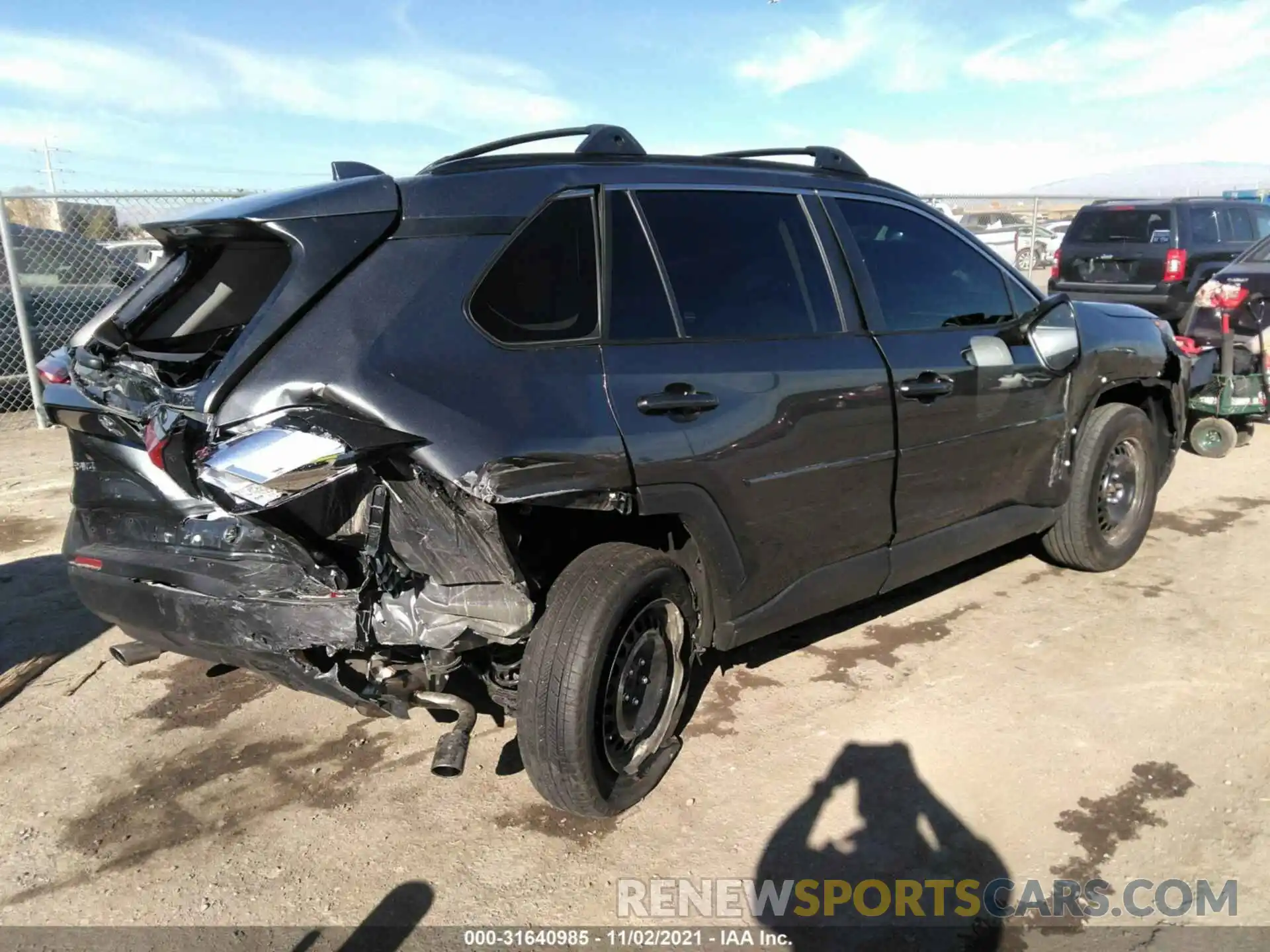 4 Photograph of a damaged car 2T3H1RFV0MC131956 TOYOTA RAV4 2021