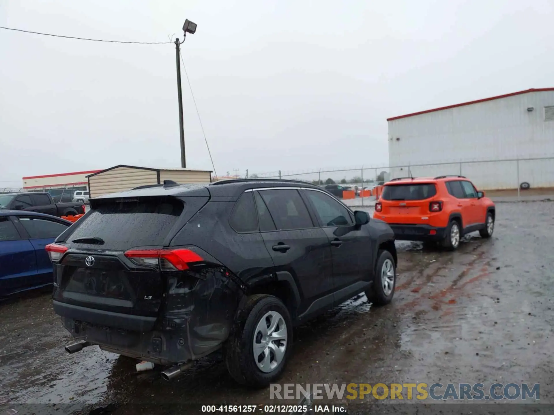 4 Photograph of a damaged car 2T3H1RFV0MC137823 TOYOTA RAV4 2021