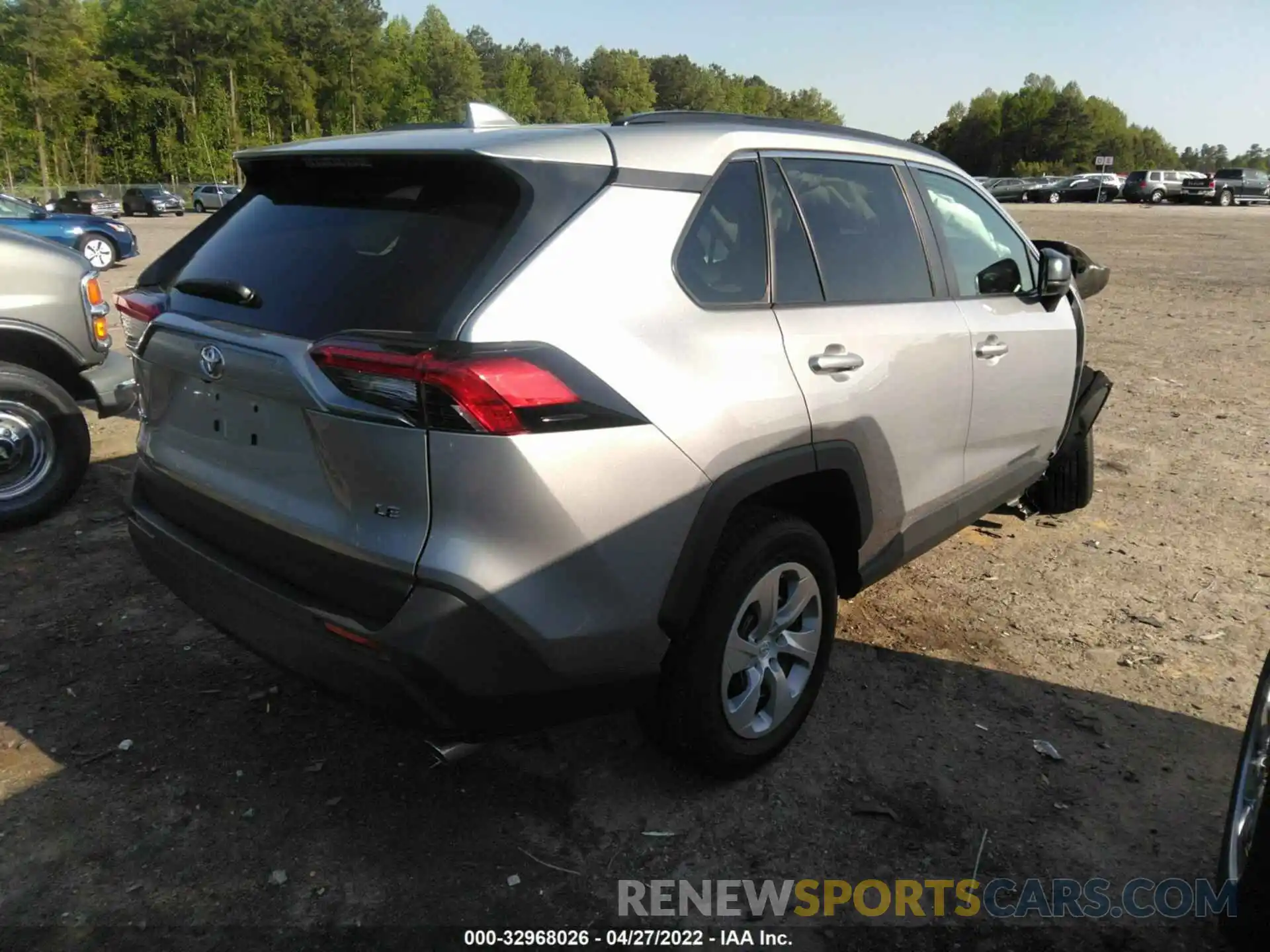 4 Photograph of a damaged car 2T3H1RFV0MC141631 TOYOTA RAV4 2021