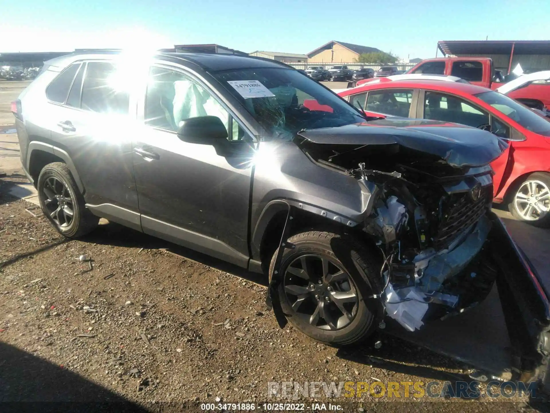 1 Photograph of a damaged car 2T3H1RFV0MC142763 TOYOTA RAV4 2021