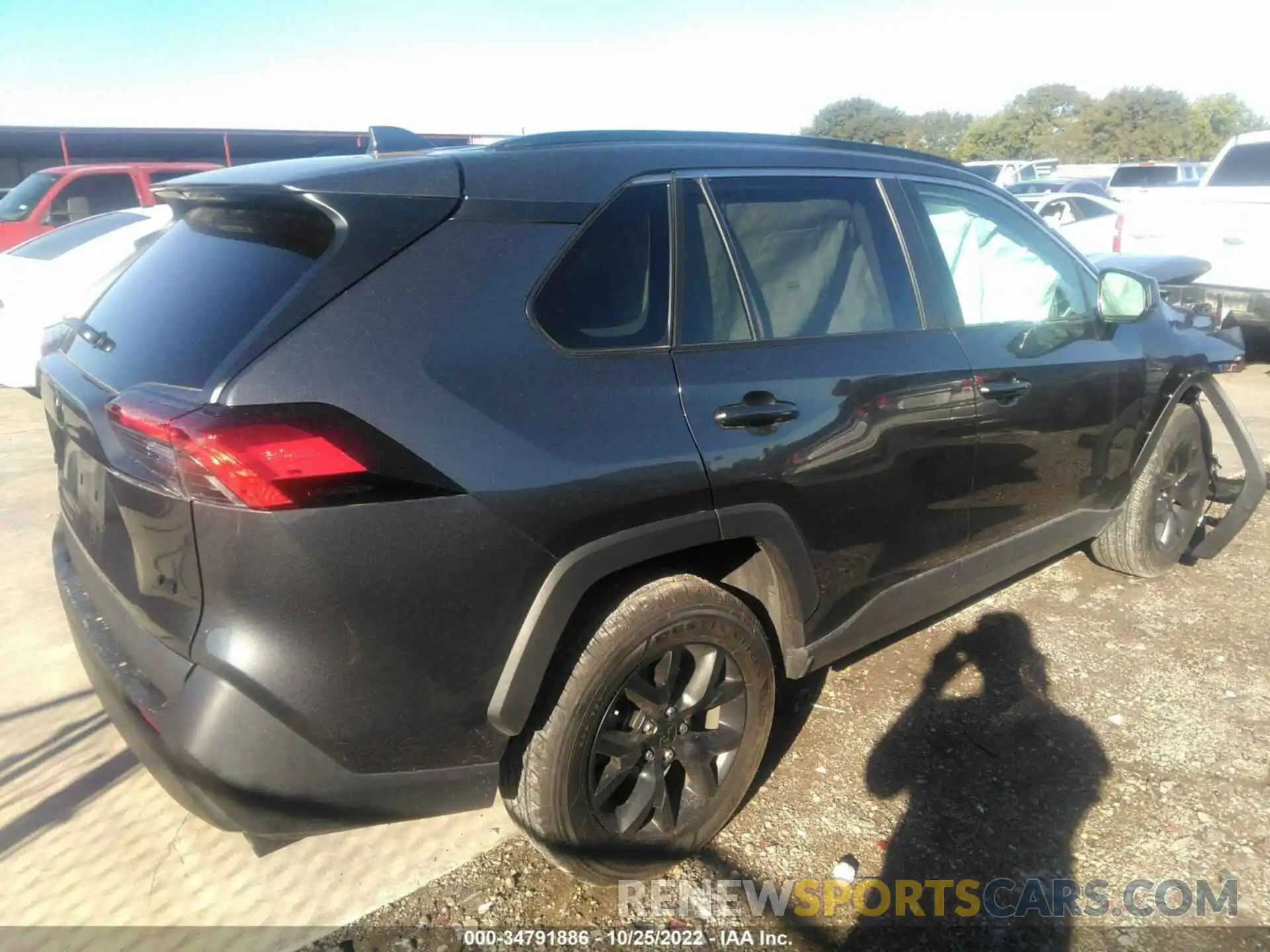 4 Photograph of a damaged car 2T3H1RFV0MC142763 TOYOTA RAV4 2021