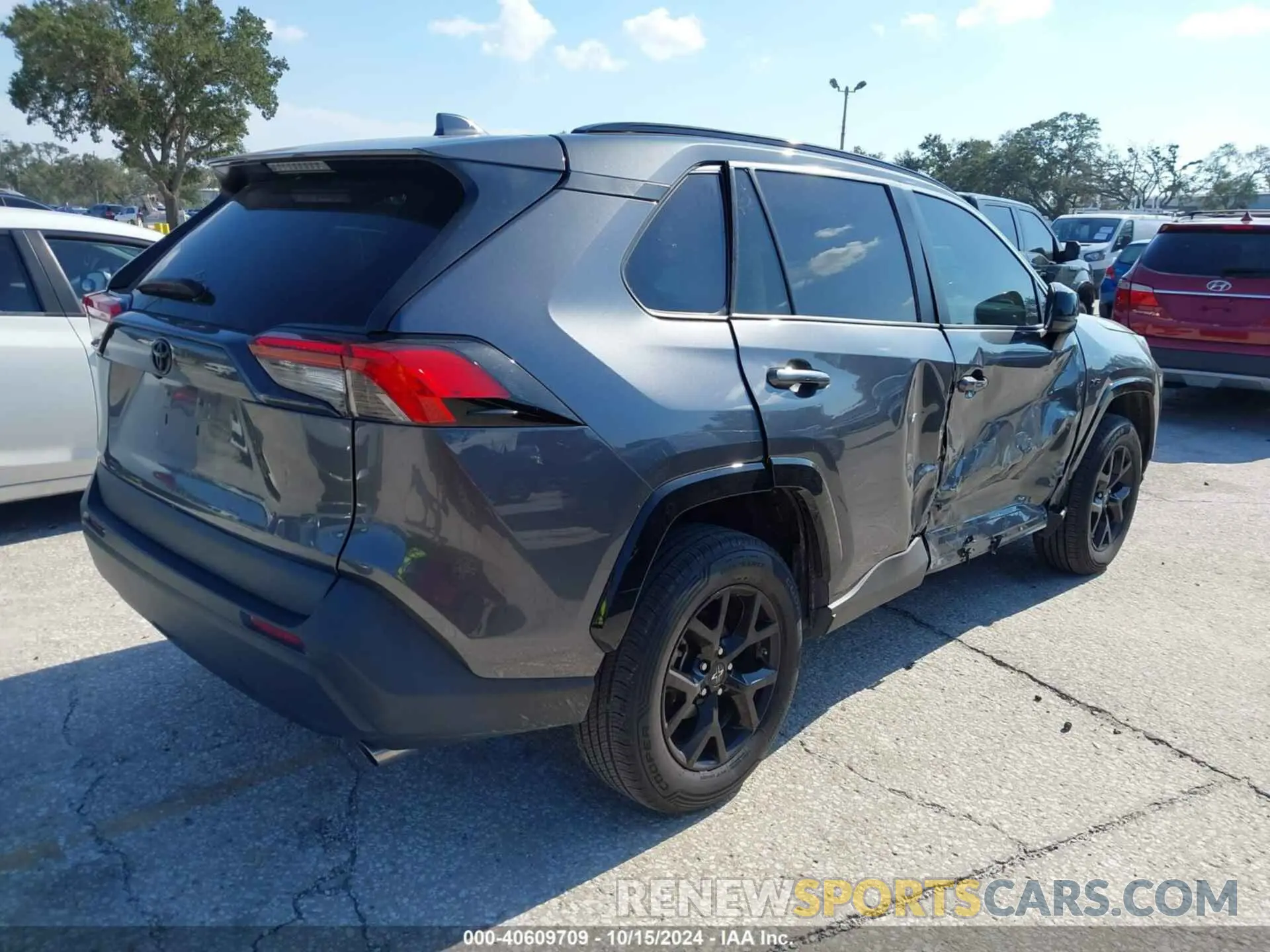 4 Photograph of a damaged car 2T3H1RFV0MC147834 TOYOTA RAV4 2021