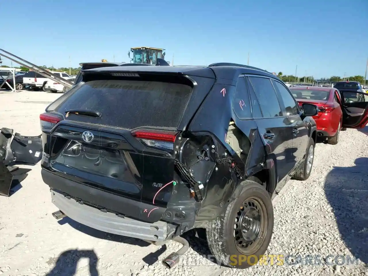 4 Photograph of a damaged car 2T3H1RFV0MC150071 TOYOTA RAV4 2021