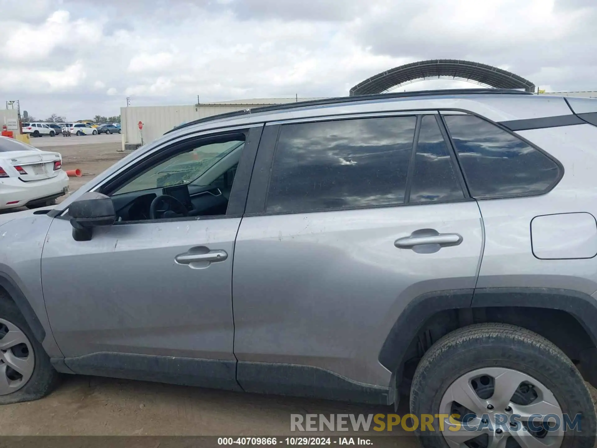 14 Photograph of a damaged car 2T3H1RFV0MC160499 TOYOTA RAV4 2021