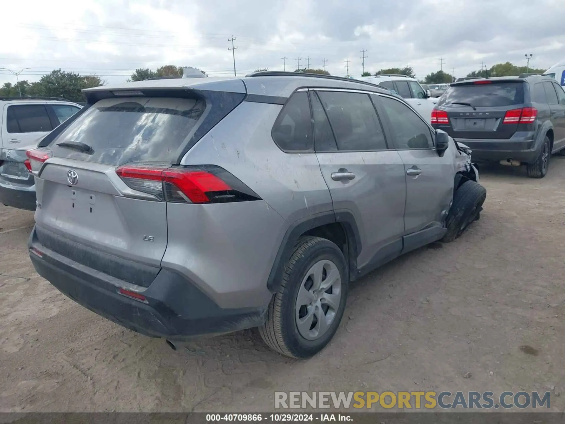 4 Photograph of a damaged car 2T3H1RFV0MC160499 TOYOTA RAV4 2021