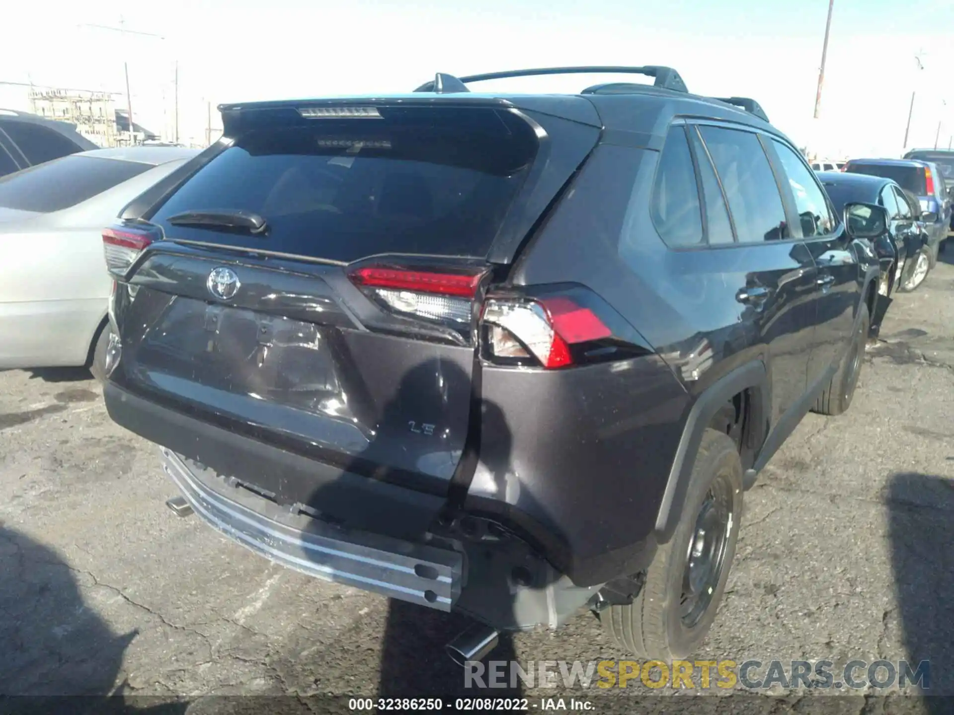 4 Photograph of a damaged car 2T3H1RFV0MC168747 TOYOTA RAV4 2021