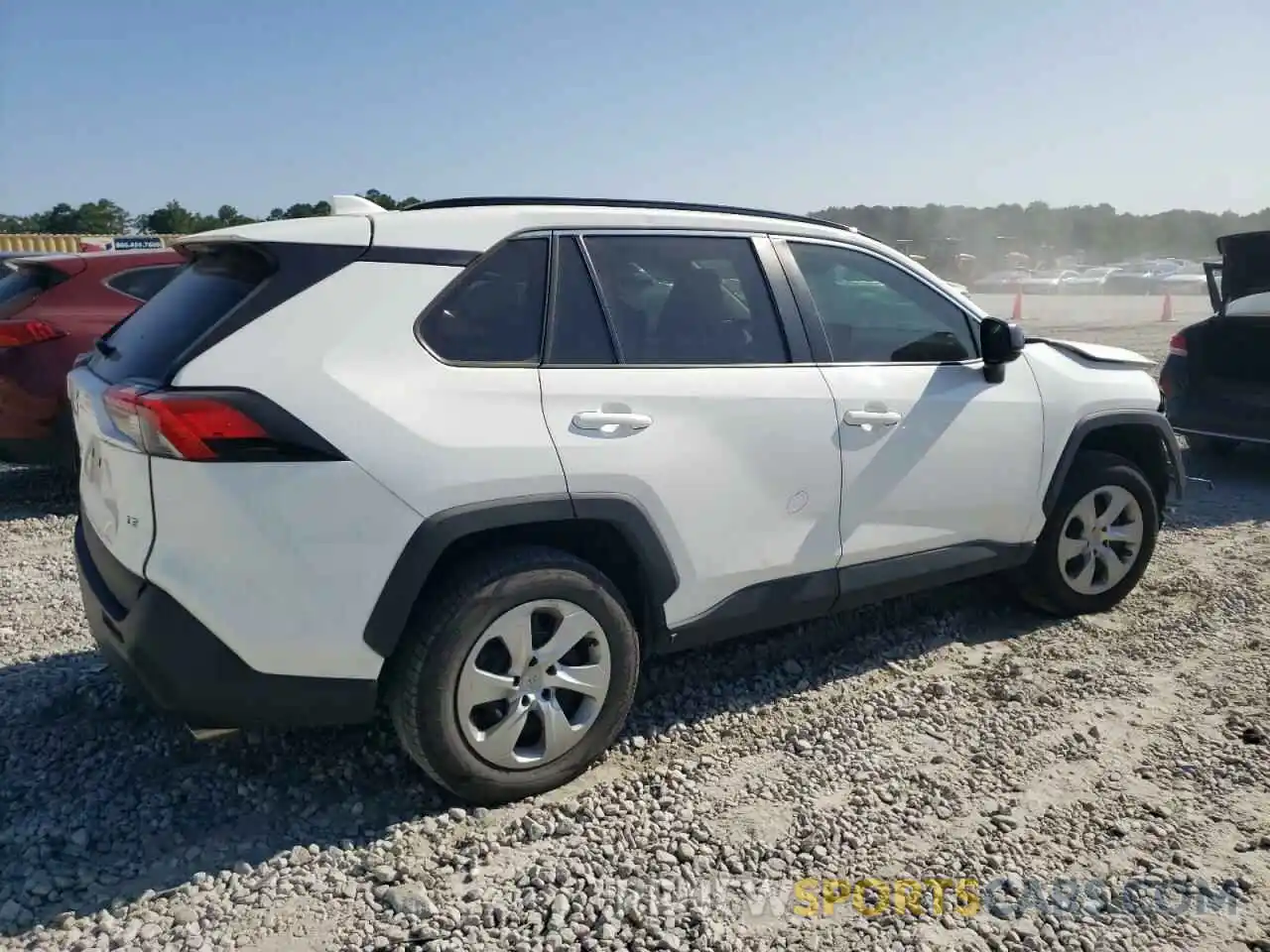 3 Photograph of a damaged car 2T3H1RFV0MW103766 TOYOTA RAV4 2021