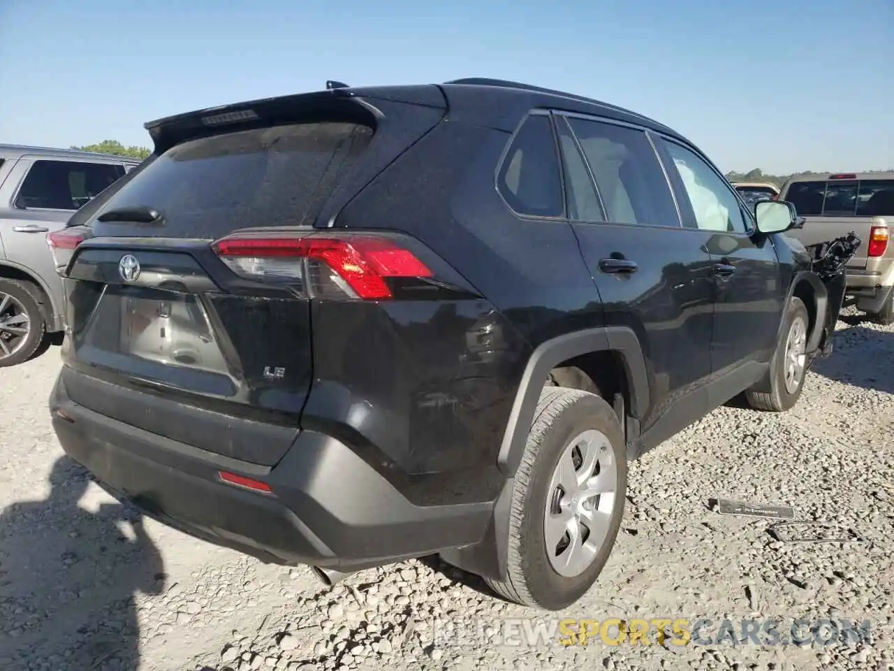 4 Photograph of a damaged car 2T3H1RFV0MW107073 TOYOTA RAV4 2021