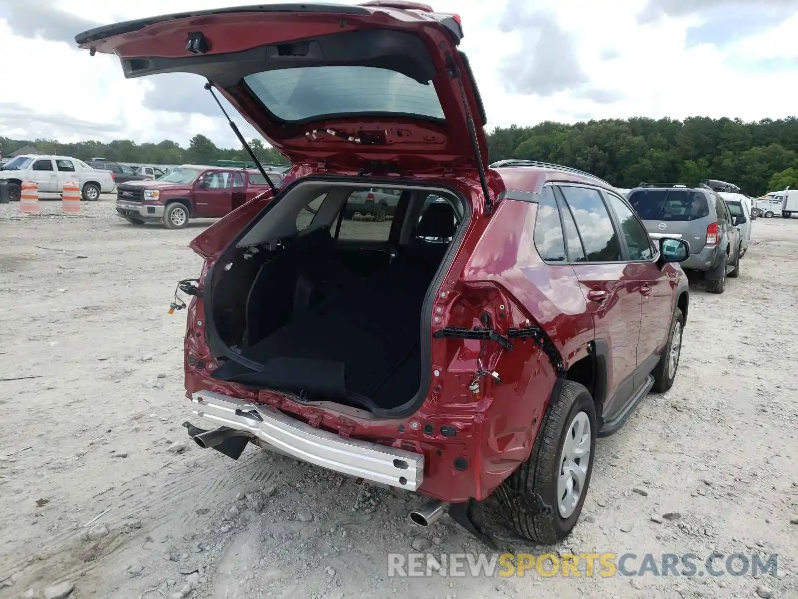 4 Photograph of a damaged car 2T3H1RFV0MW128084 TOYOTA RAV4 2021