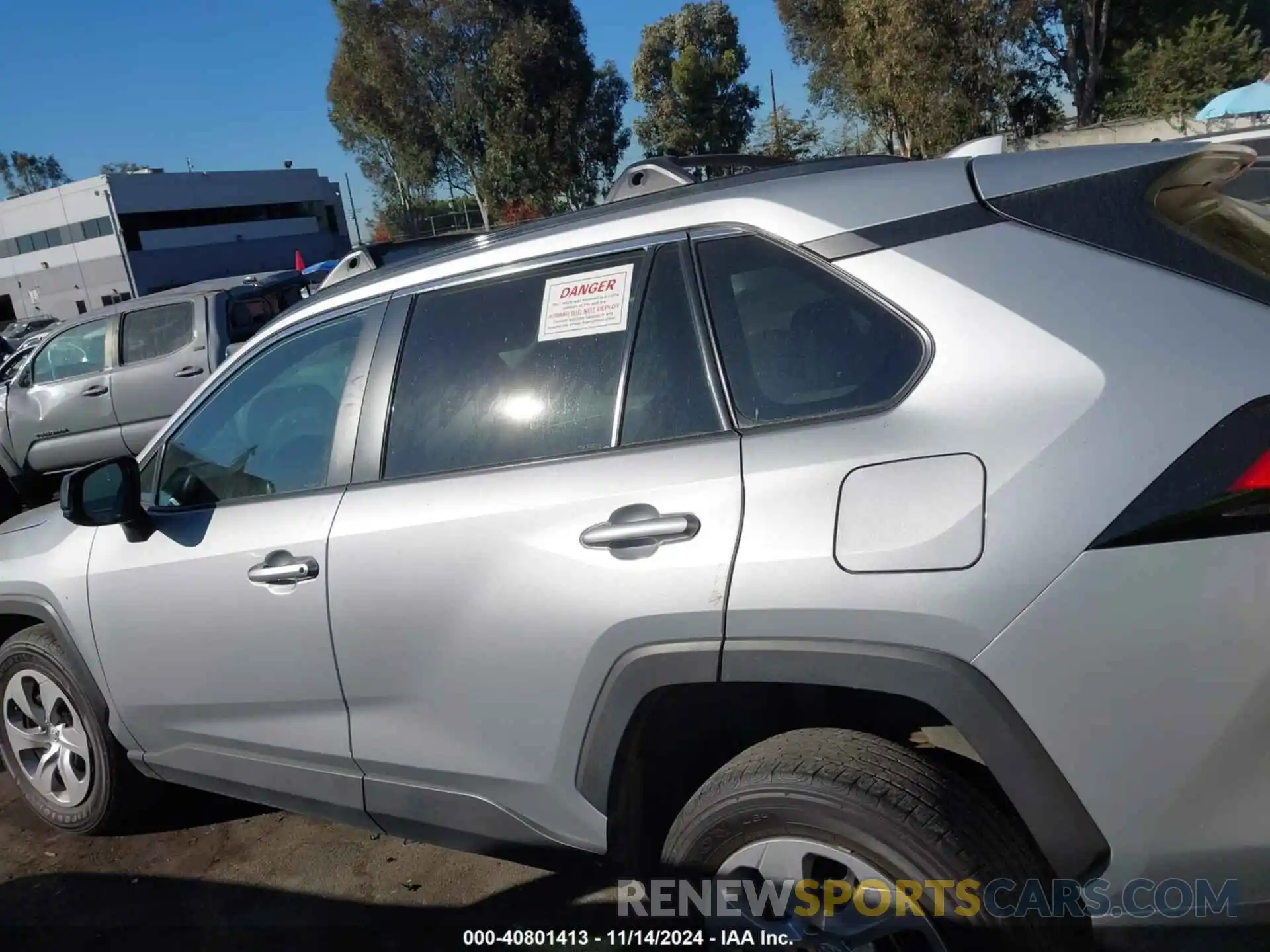 14 Photograph of a damaged car 2T3H1RFV0MW131339 TOYOTA RAV4 2021