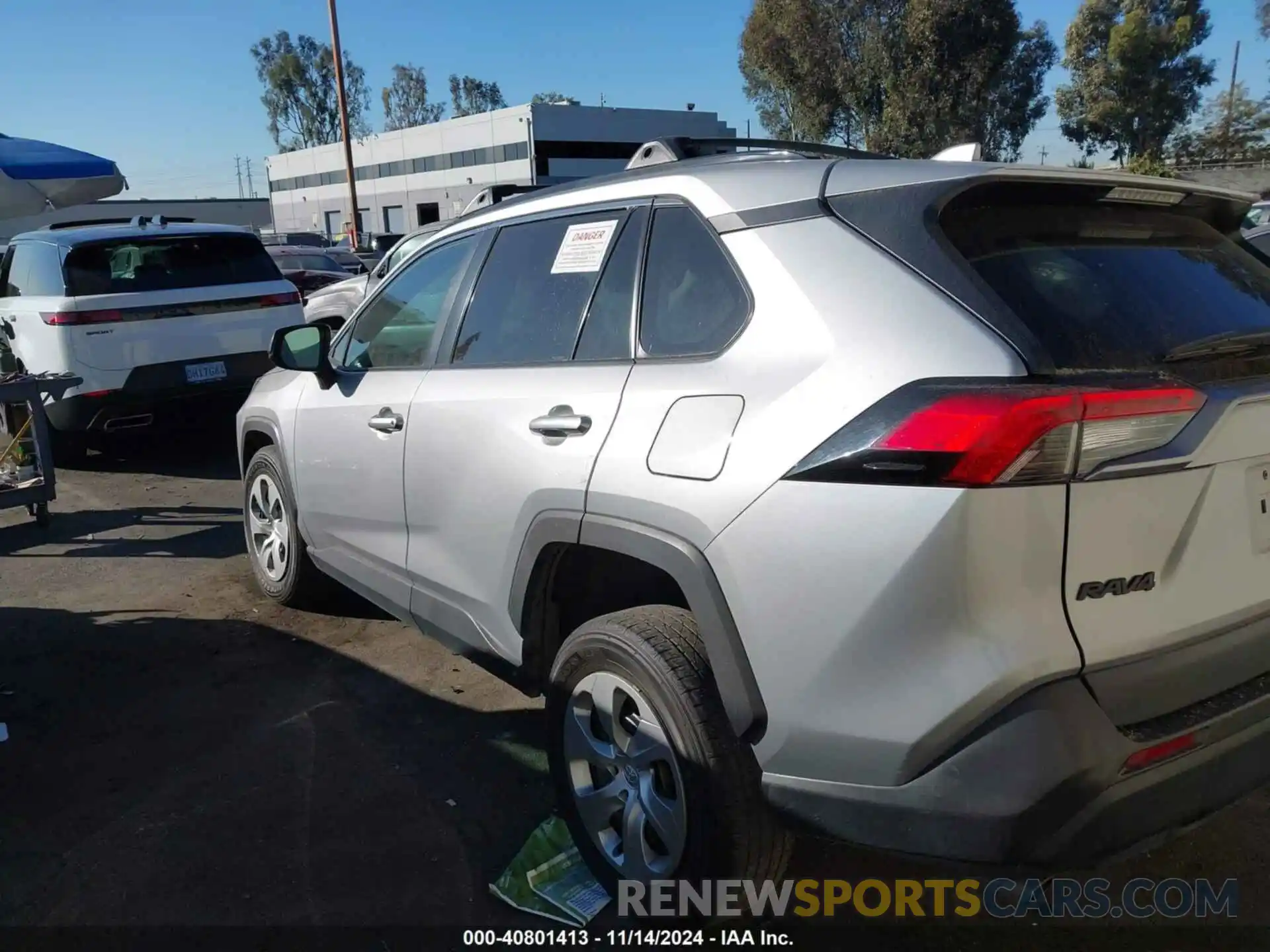 3 Photograph of a damaged car 2T3H1RFV0MW131339 TOYOTA RAV4 2021