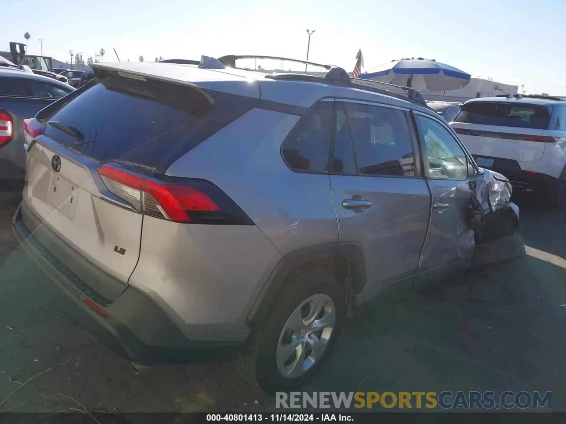 4 Photograph of a damaged car 2T3H1RFV0MW131339 TOYOTA RAV4 2021