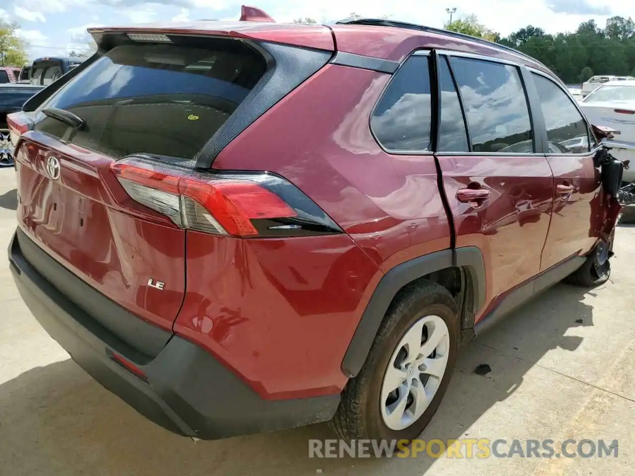 4 Photograph of a damaged car 2T3H1RFV0MW136766 TOYOTA RAV4 2021