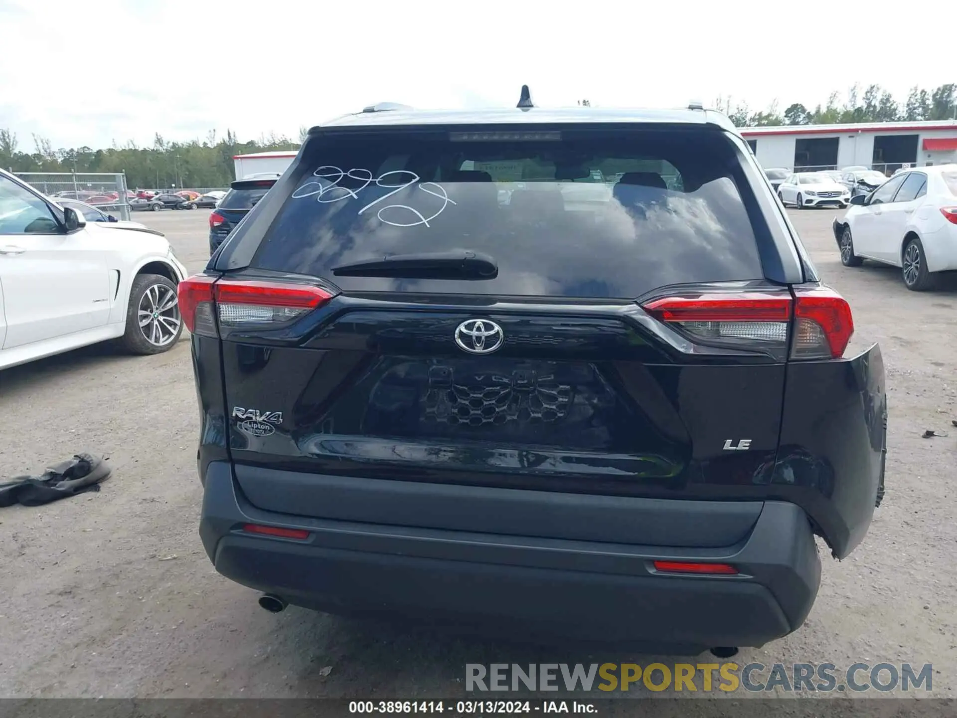 16 Photograph of a damaged car 2T3H1RFV0MW142292 TOYOTA RAV4 2021
