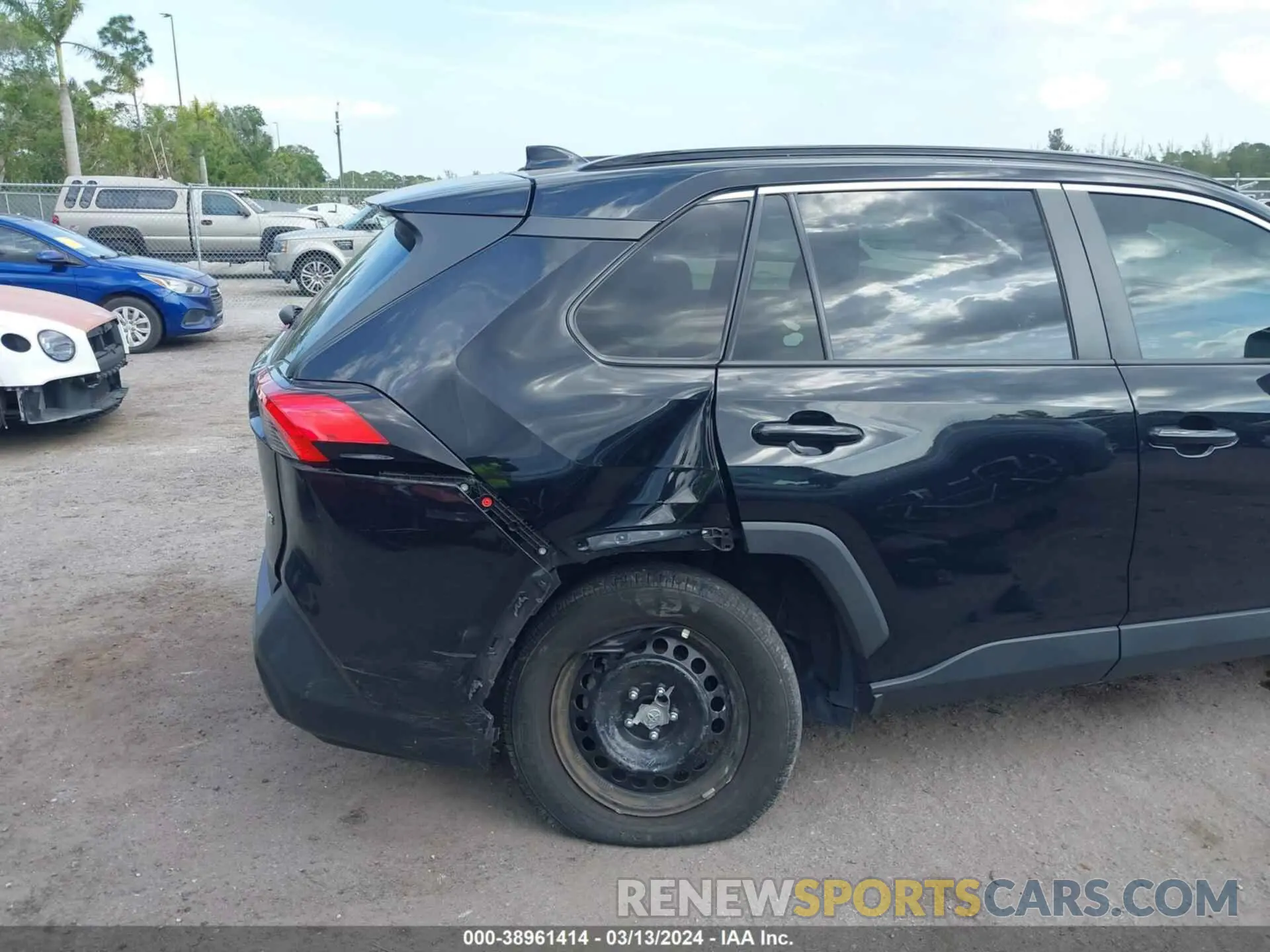 6 Photograph of a damaged car 2T3H1RFV0MW142292 TOYOTA RAV4 2021