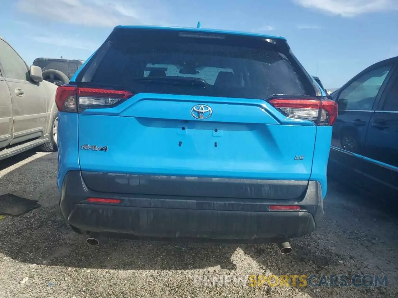 6 Photograph of a damaged car 2T3H1RFV0MW153003 TOYOTA RAV4 2021