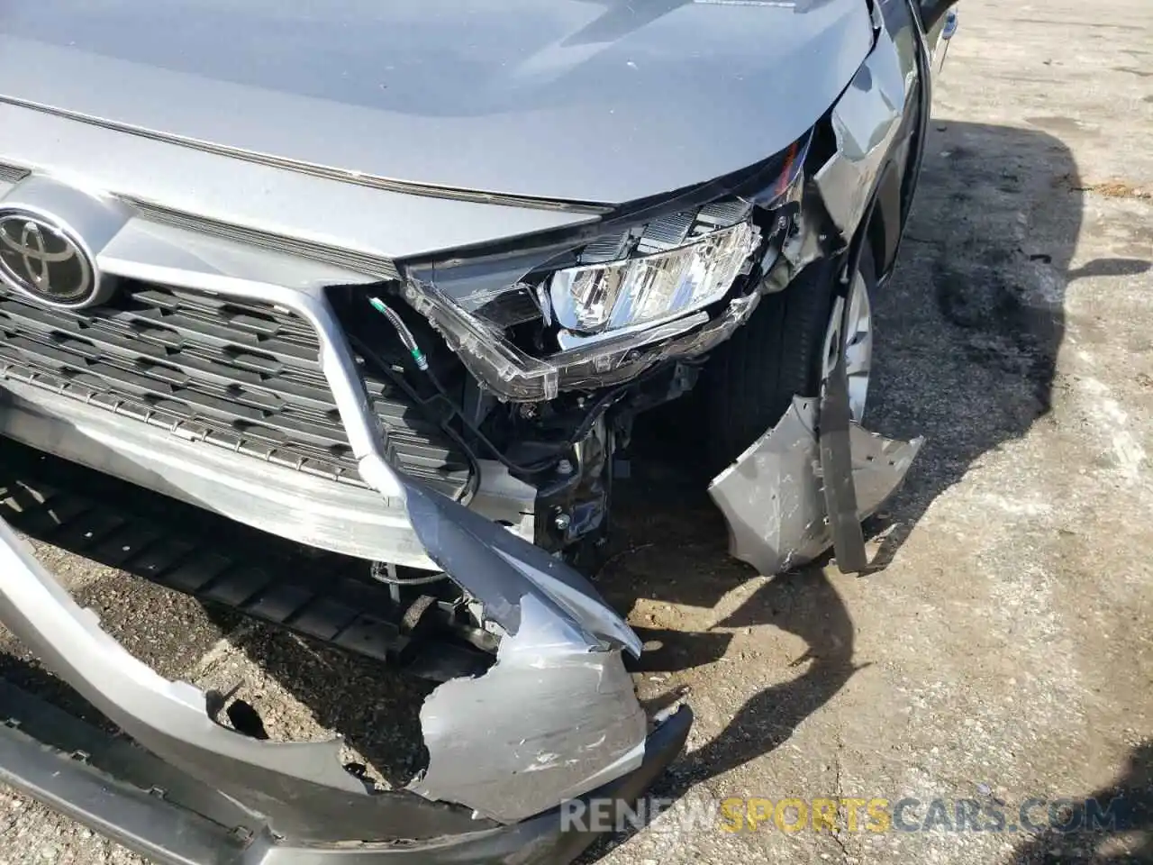 9 Photograph of a damaged car 2T3H1RFV1MC093234 TOYOTA RAV4 2021