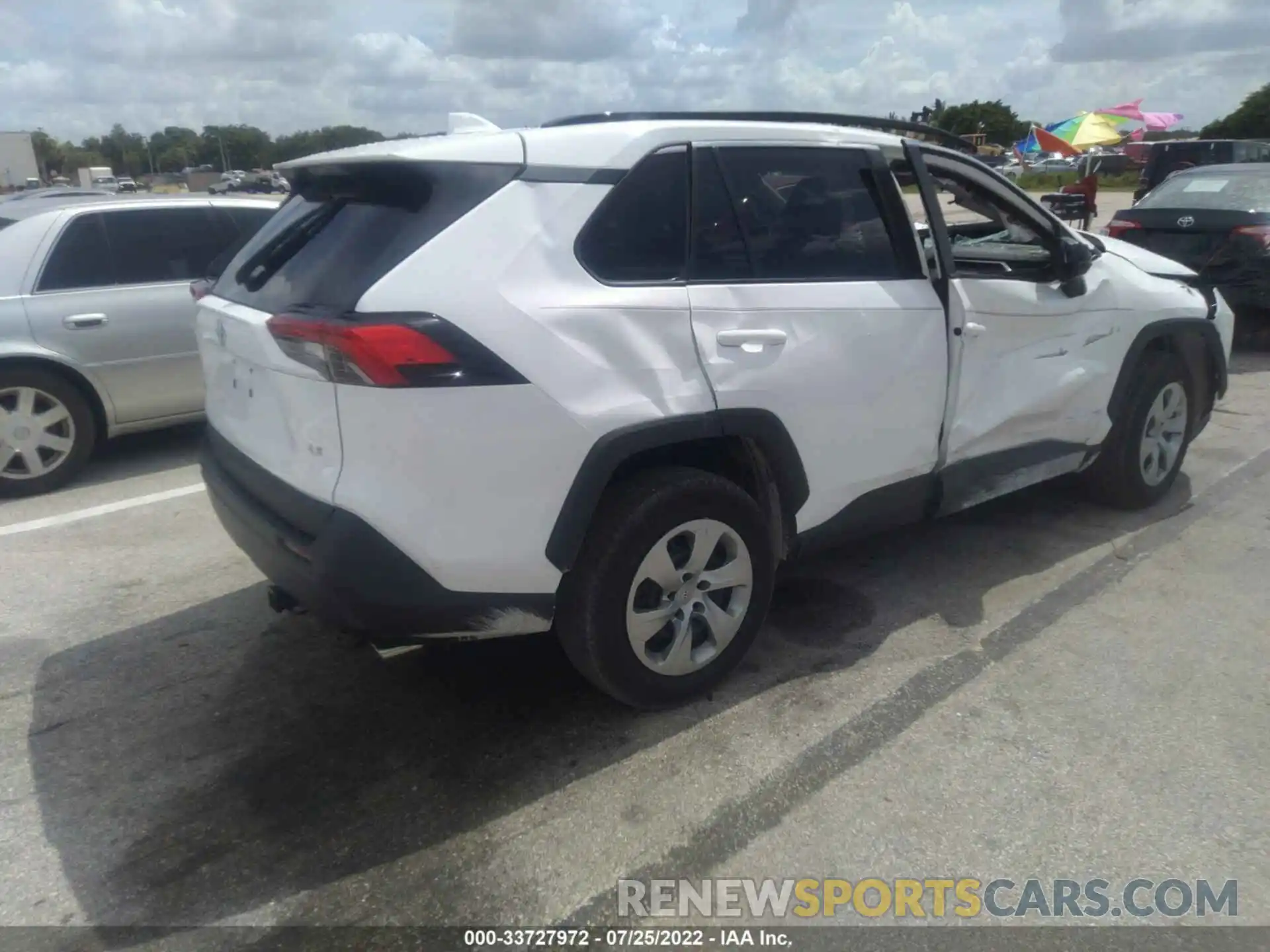 4 Photograph of a damaged car 2T3H1RFV1MC094898 TOYOTA RAV4 2021