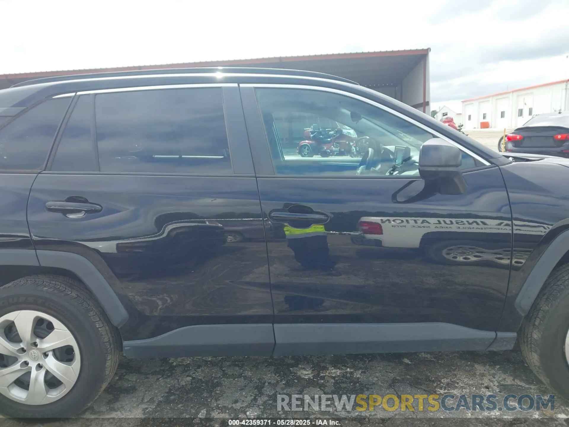 13 Photograph of a damaged car 2T3H1RFV1MC105561 TOYOTA RAV4 2021