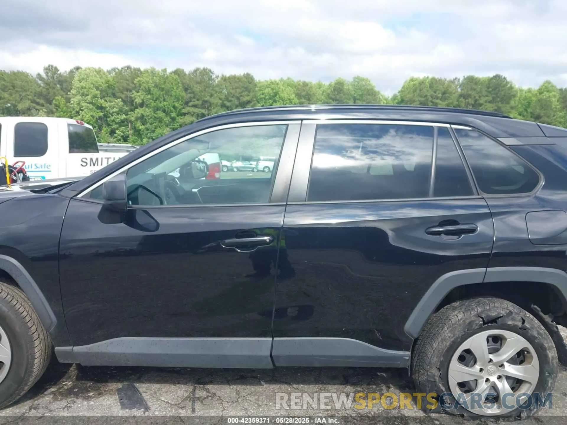 14 Photograph of a damaged car 2T3H1RFV1MC105561 TOYOTA RAV4 2021