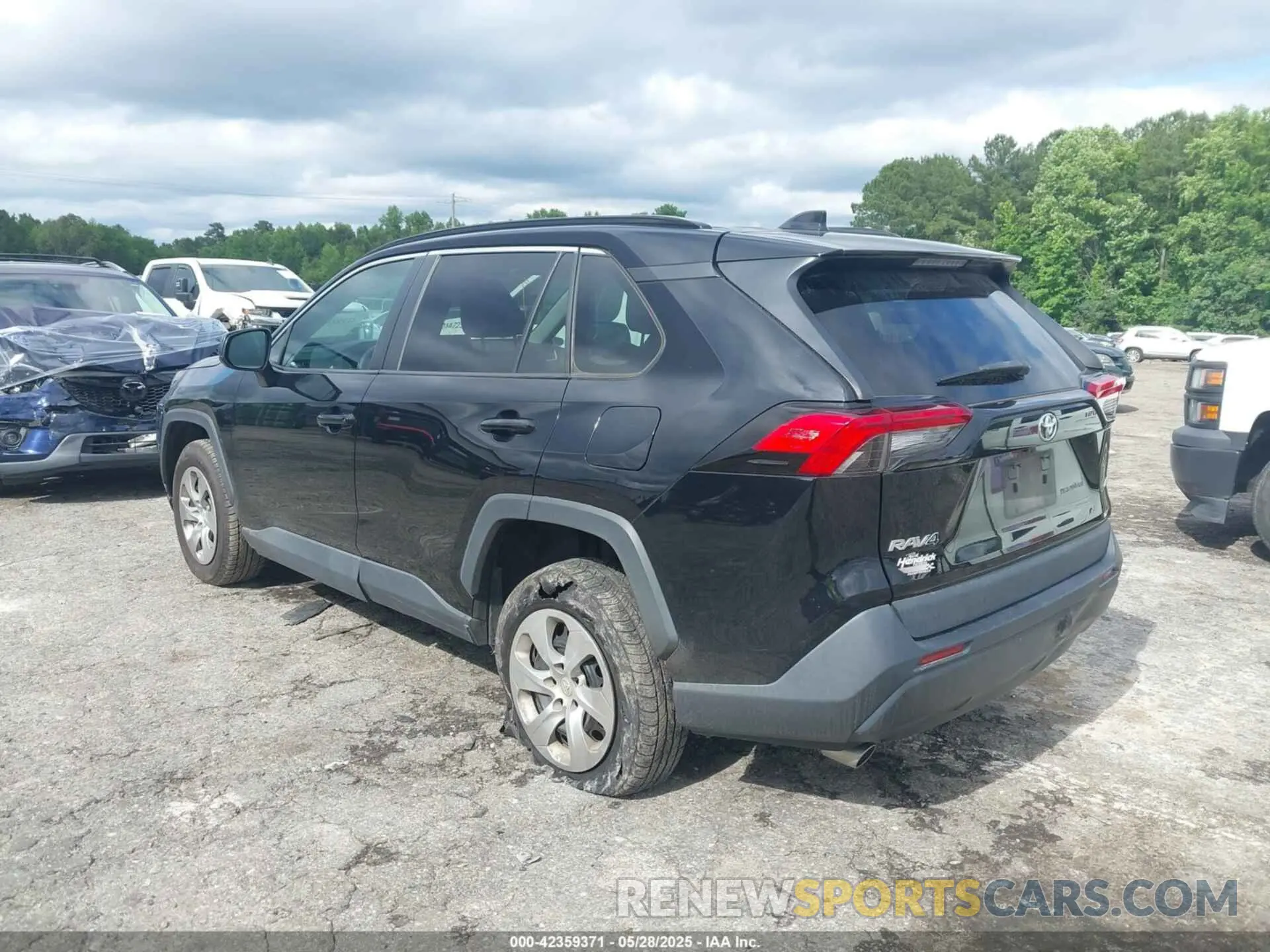 3 Photograph of a damaged car 2T3H1RFV1MC105561 TOYOTA RAV4 2021