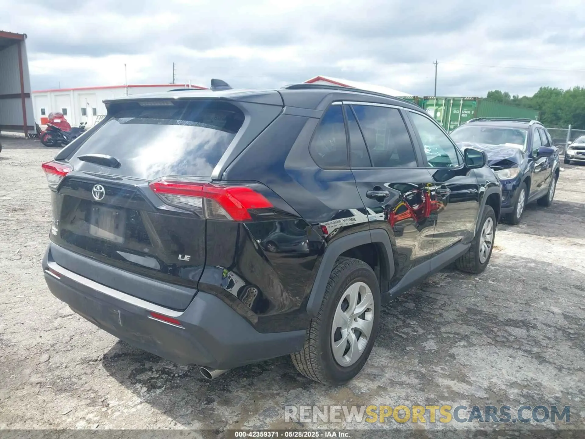 4 Photograph of a damaged car 2T3H1RFV1MC105561 TOYOTA RAV4 2021