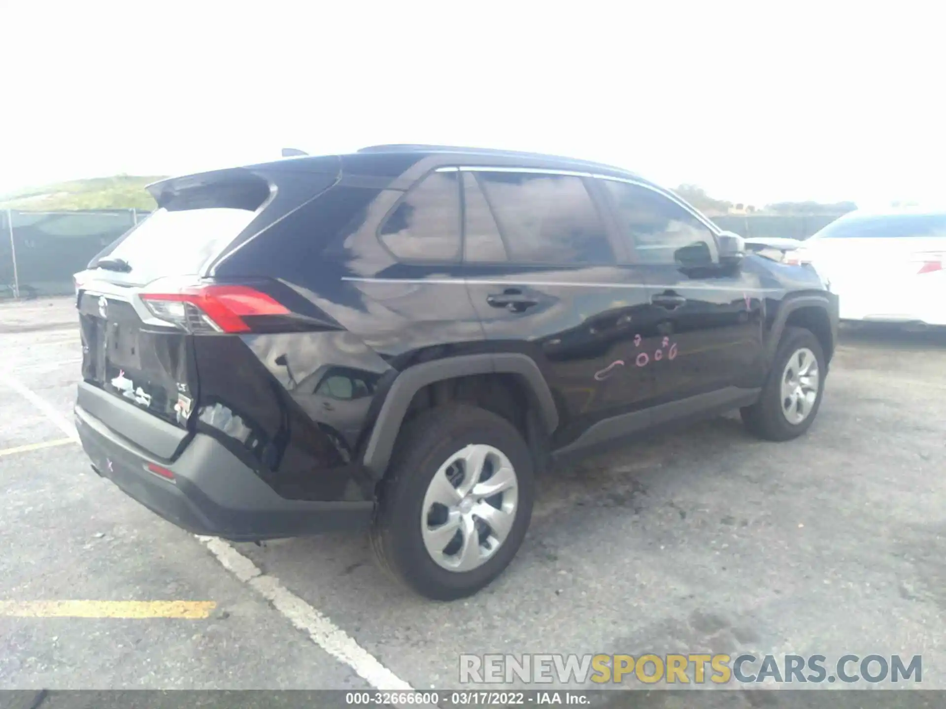 4 Photograph of a damaged car 2T3H1RFV1MC112137 TOYOTA RAV4 2021