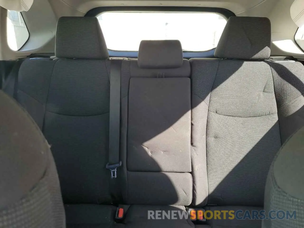10 Photograph of a damaged car 2T3H1RFV1MC118536 TOYOTA RAV4 2021