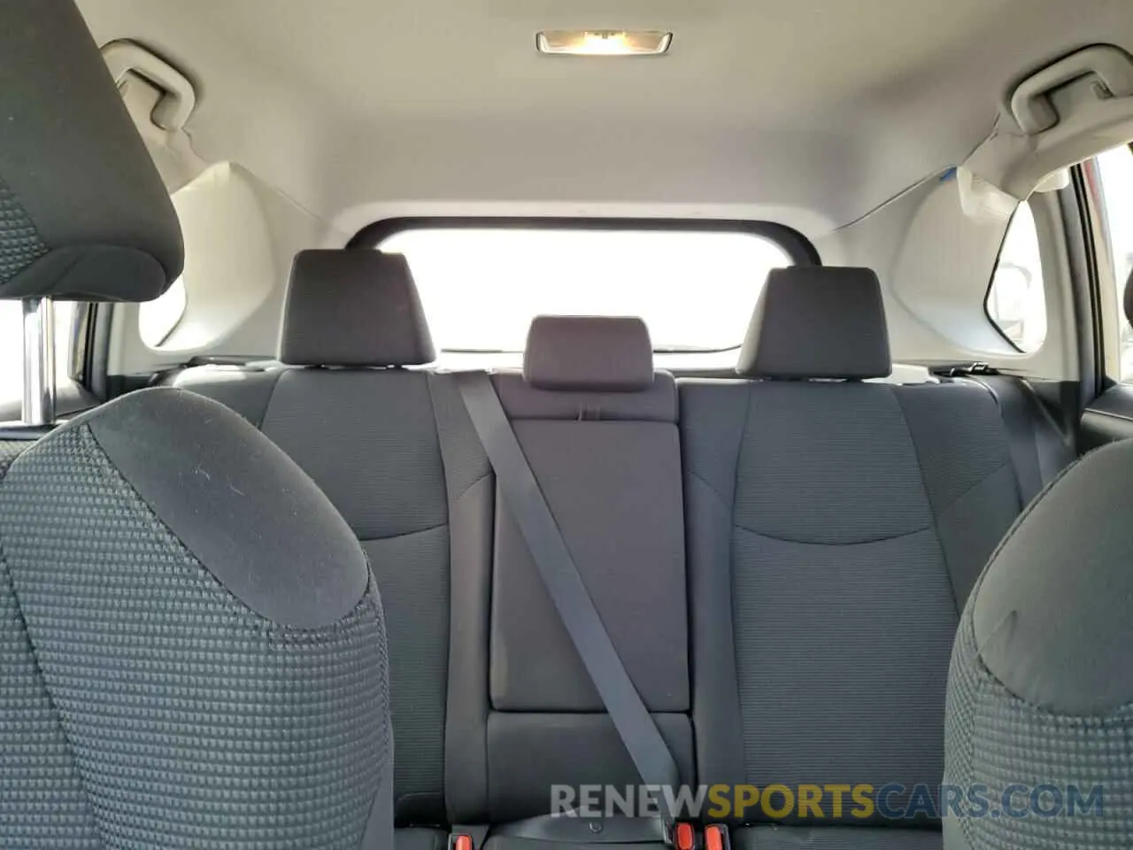 10 Photograph of a damaged car 2T3H1RFV1MC129679 TOYOTA RAV4 2021