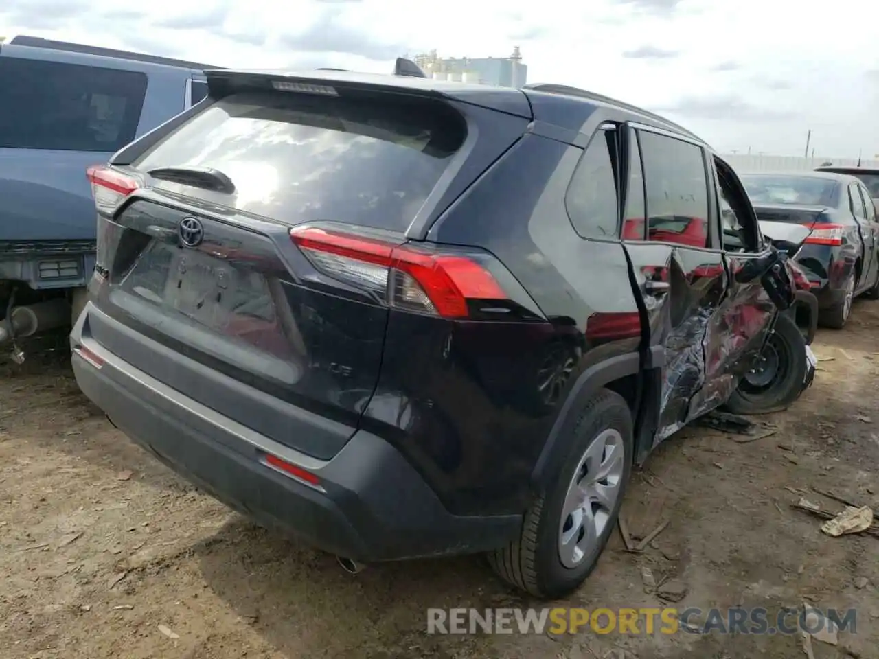 4 Photograph of a damaged car 2T3H1RFV1MC156512 TOYOTA RAV4 2021