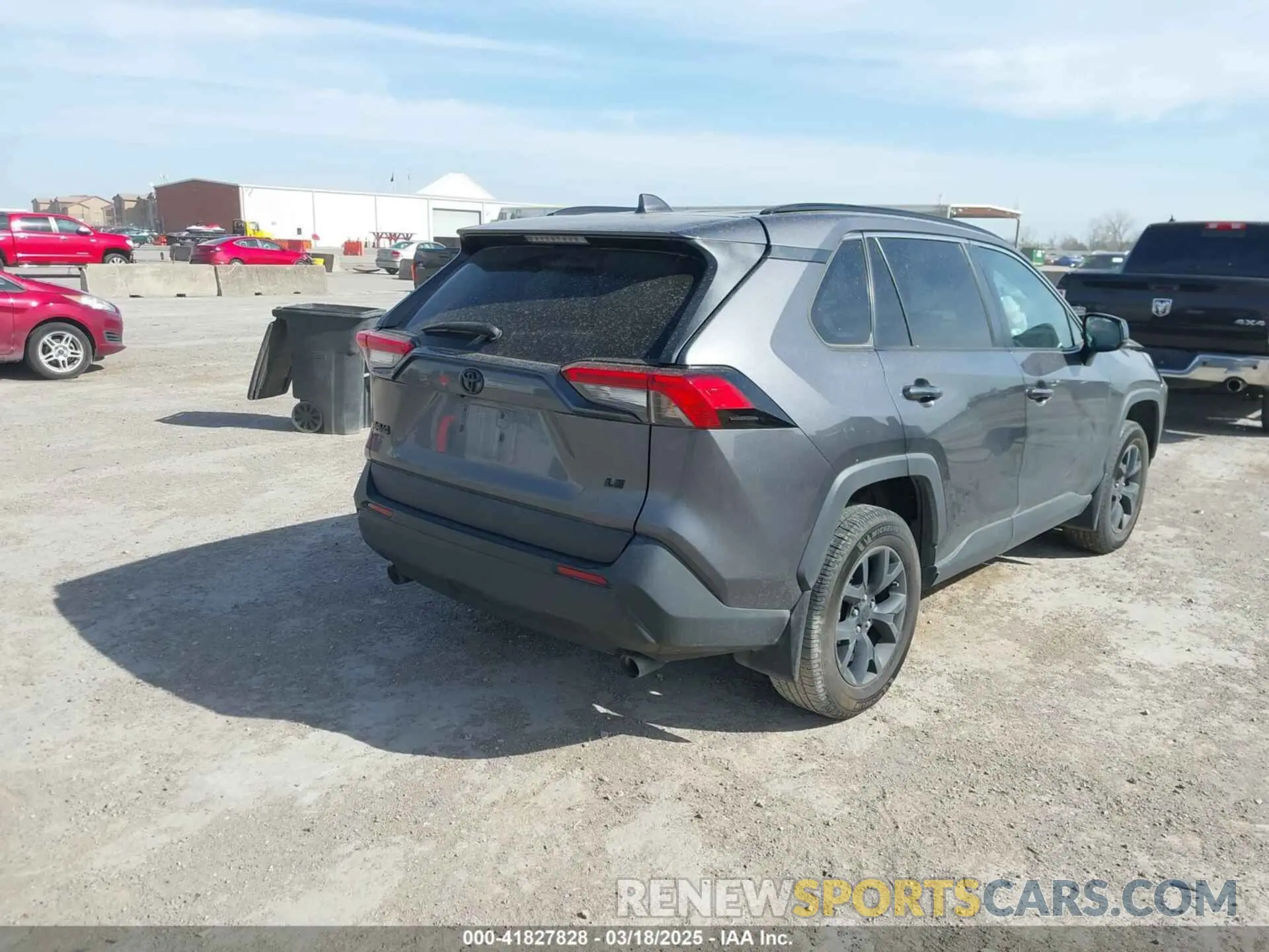 4 Photograph of a damaged car 2T3H1RFV1MC165498 TOYOTA RAV4 2021