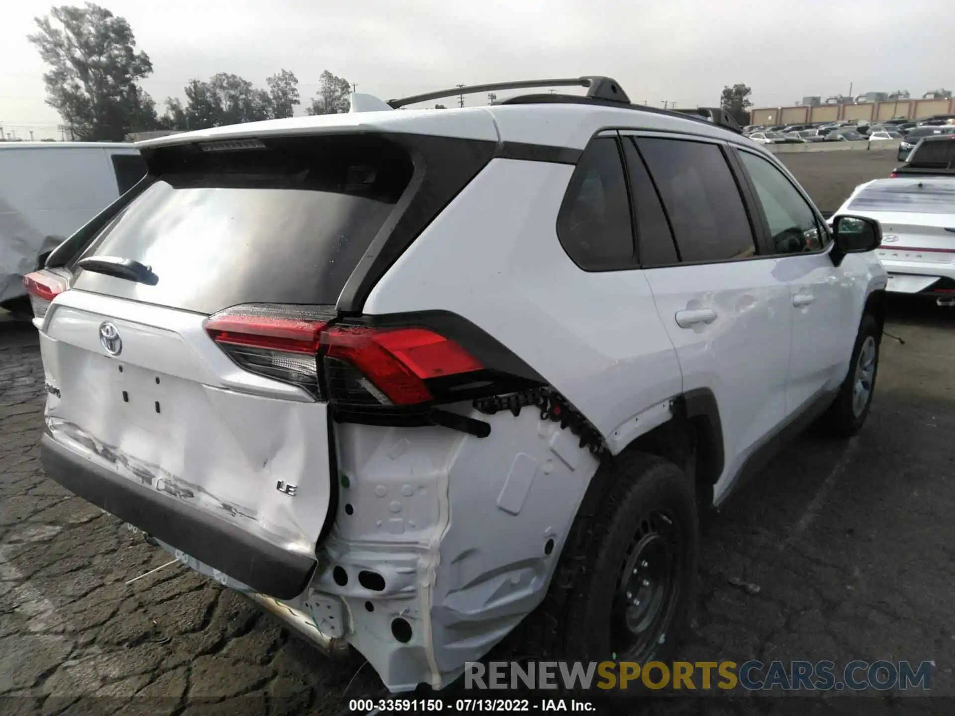 4 Photograph of a damaged car 2T3H1RFV1MC167137 TOYOTA RAV4 2021