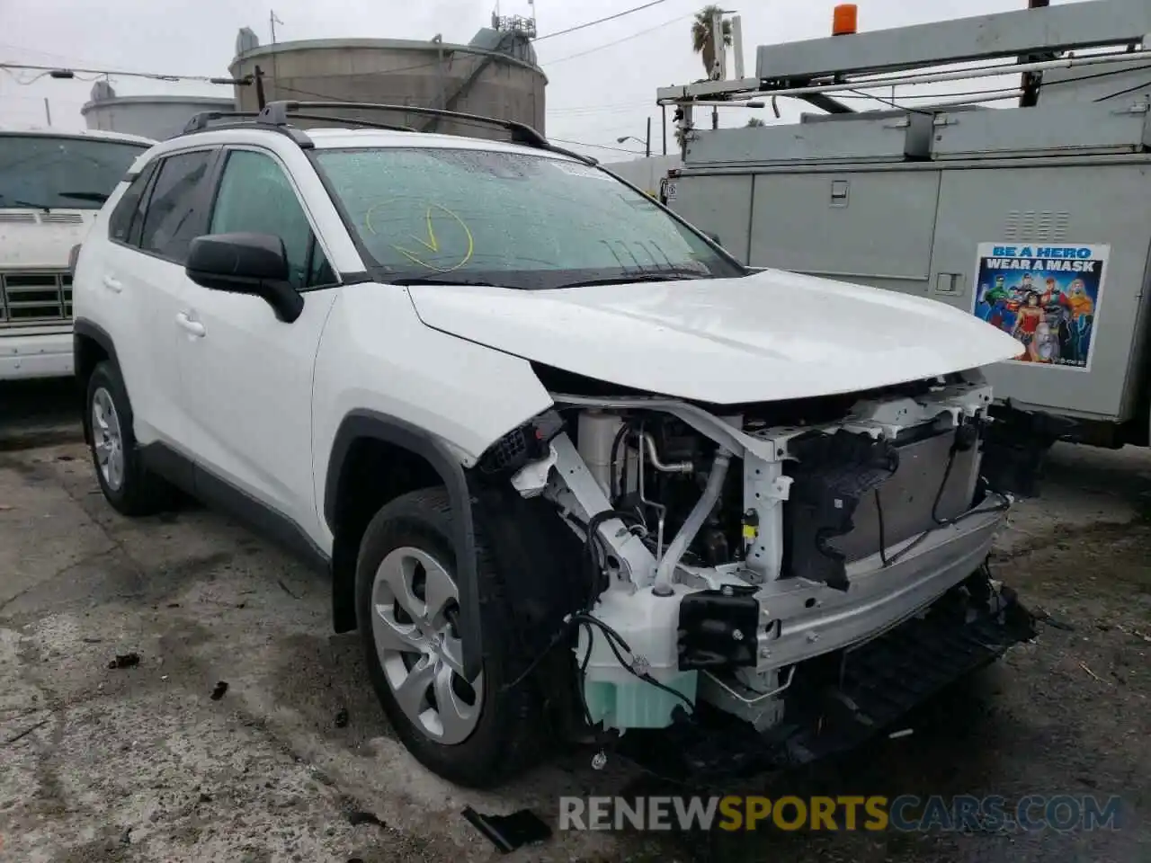 1 Photograph of a damaged car 2T3H1RFV1MW104537 TOYOTA RAV4 2021