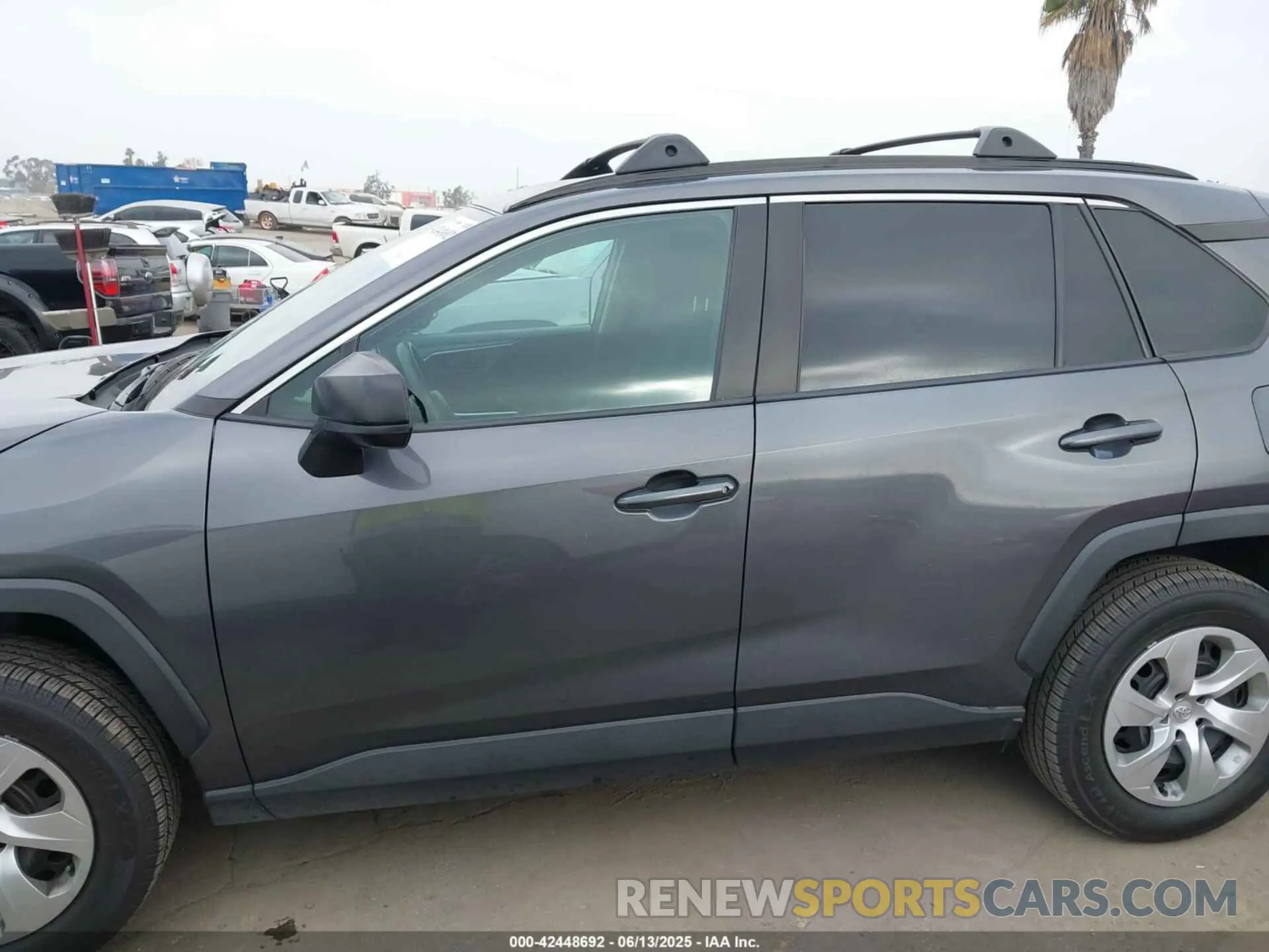 14 Photograph of a damaged car 2T3H1RFV1MW150613 TOYOTA RAV4 2021