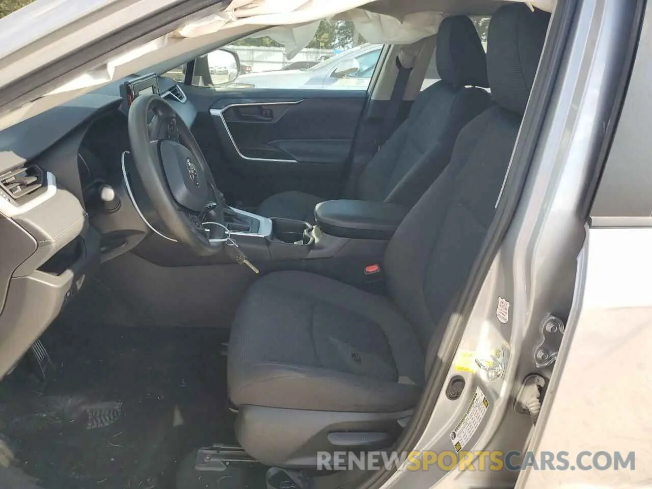 7 Photograph of a damaged car 2T3H1RFV1MW150630 TOYOTA RAV4 2021