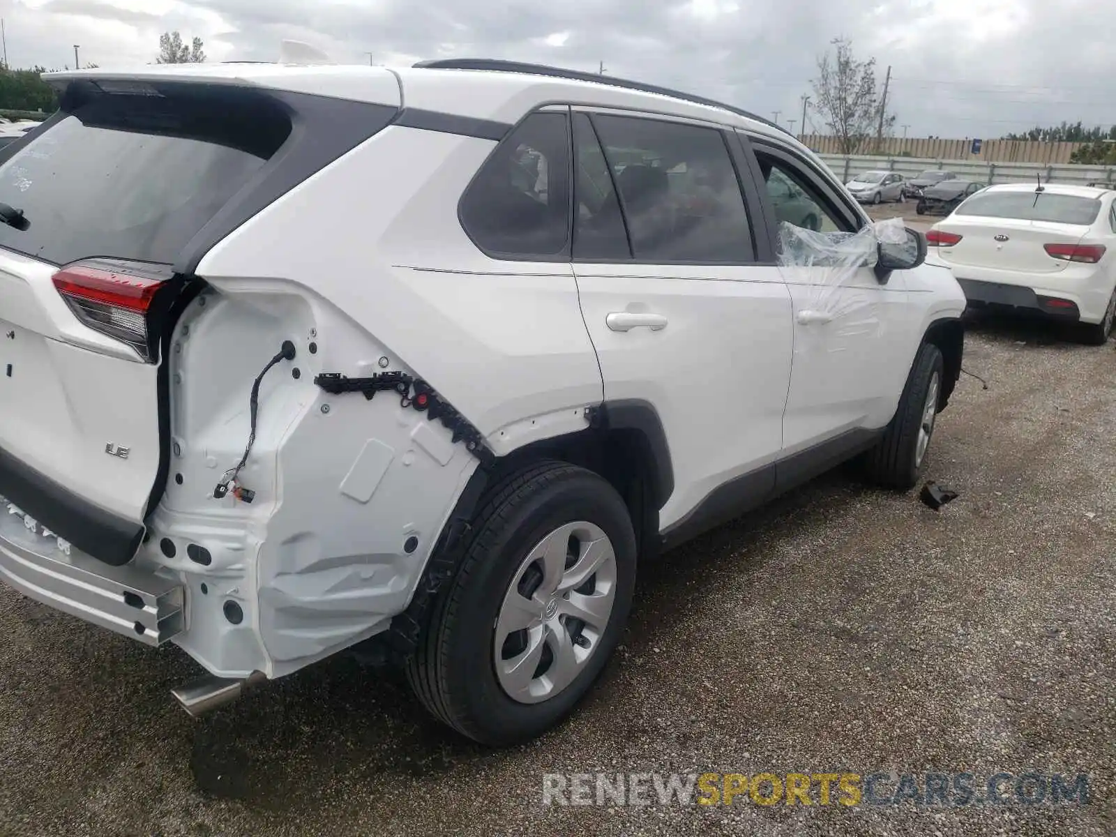 4 Photograph of a damaged car 2T3H1RFV1MW165354 TOYOTA RAV4 2021