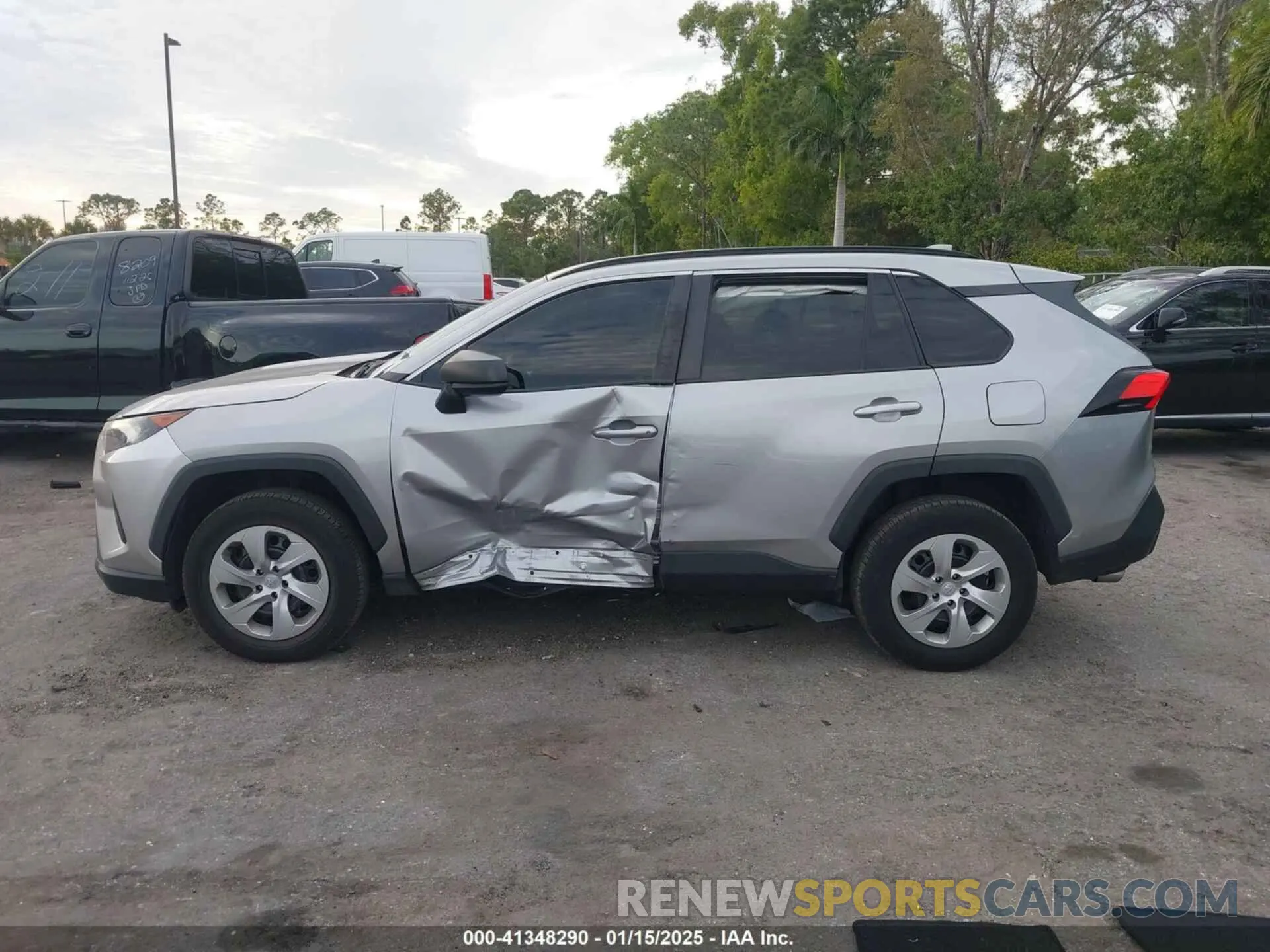 14 Photograph of a damaged car 2T3H1RFV2MC098863 TOYOTA RAV4 2021
