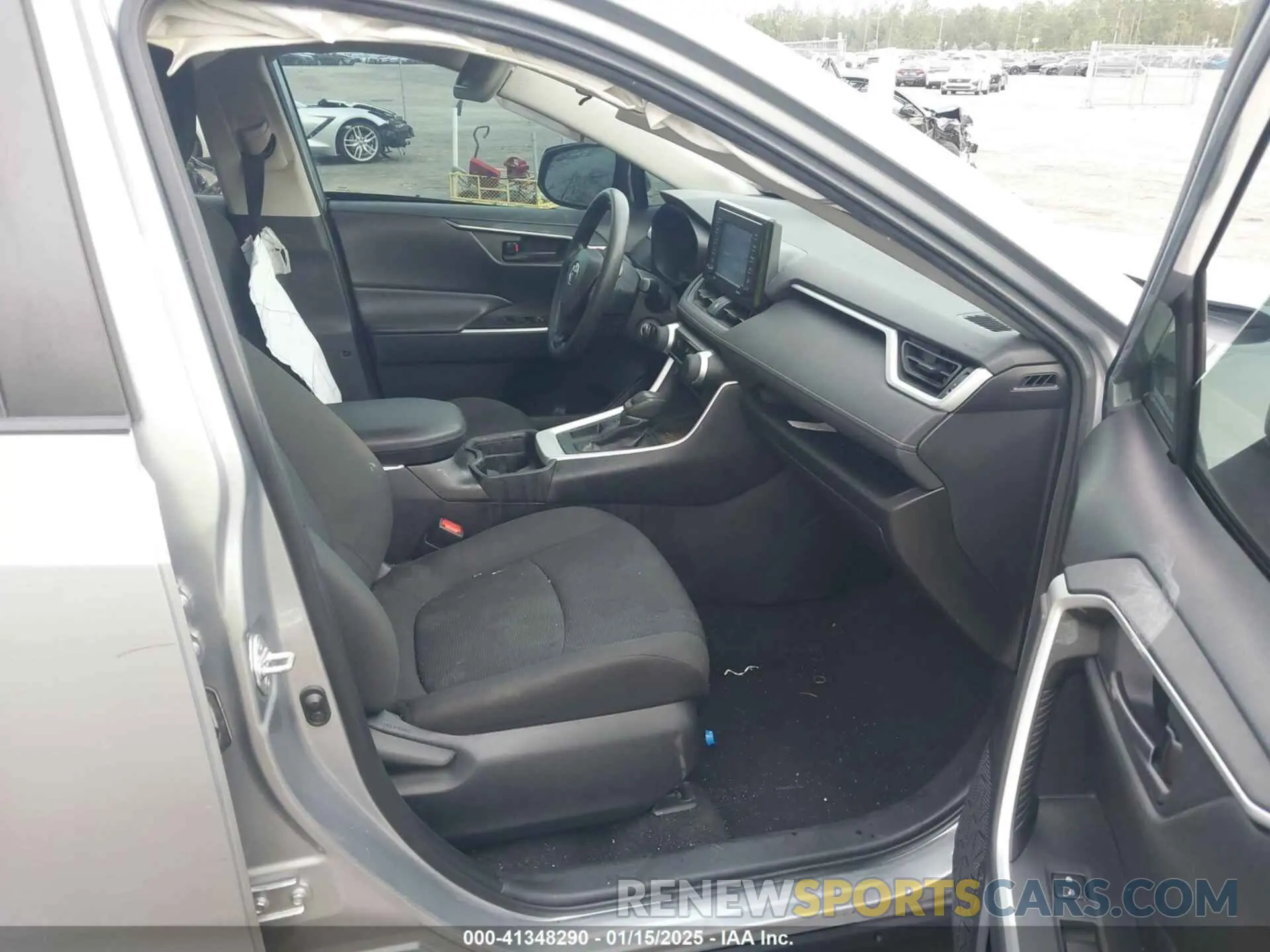 5 Photograph of a damaged car 2T3H1RFV2MC098863 TOYOTA RAV4 2021