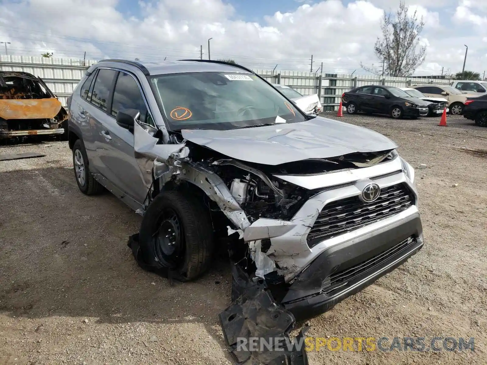 1 Photograph of a damaged car 2T3H1RFV2MC101518 TOYOTA RAV4 2021