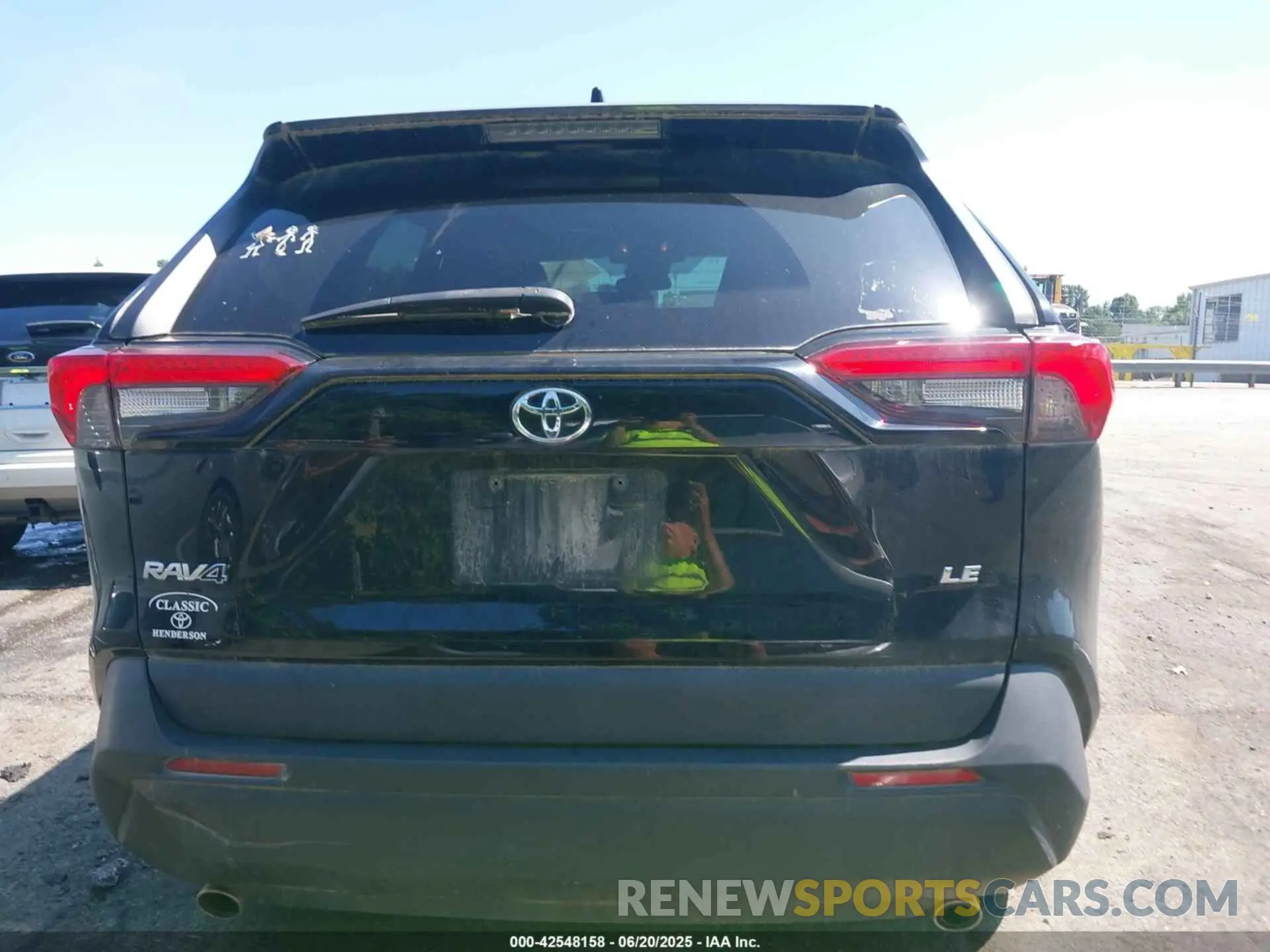 16 Photograph of a damaged car 2T3H1RFV2MC112003 TOYOTA RAV4 2021