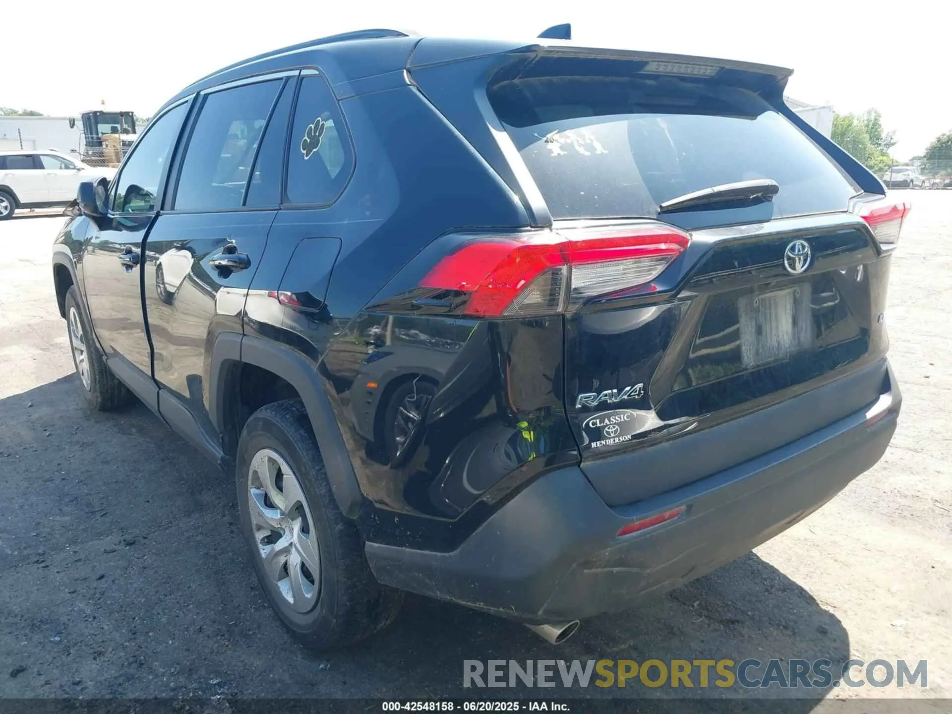 3 Photograph of a damaged car 2T3H1RFV2MC112003 TOYOTA RAV4 2021