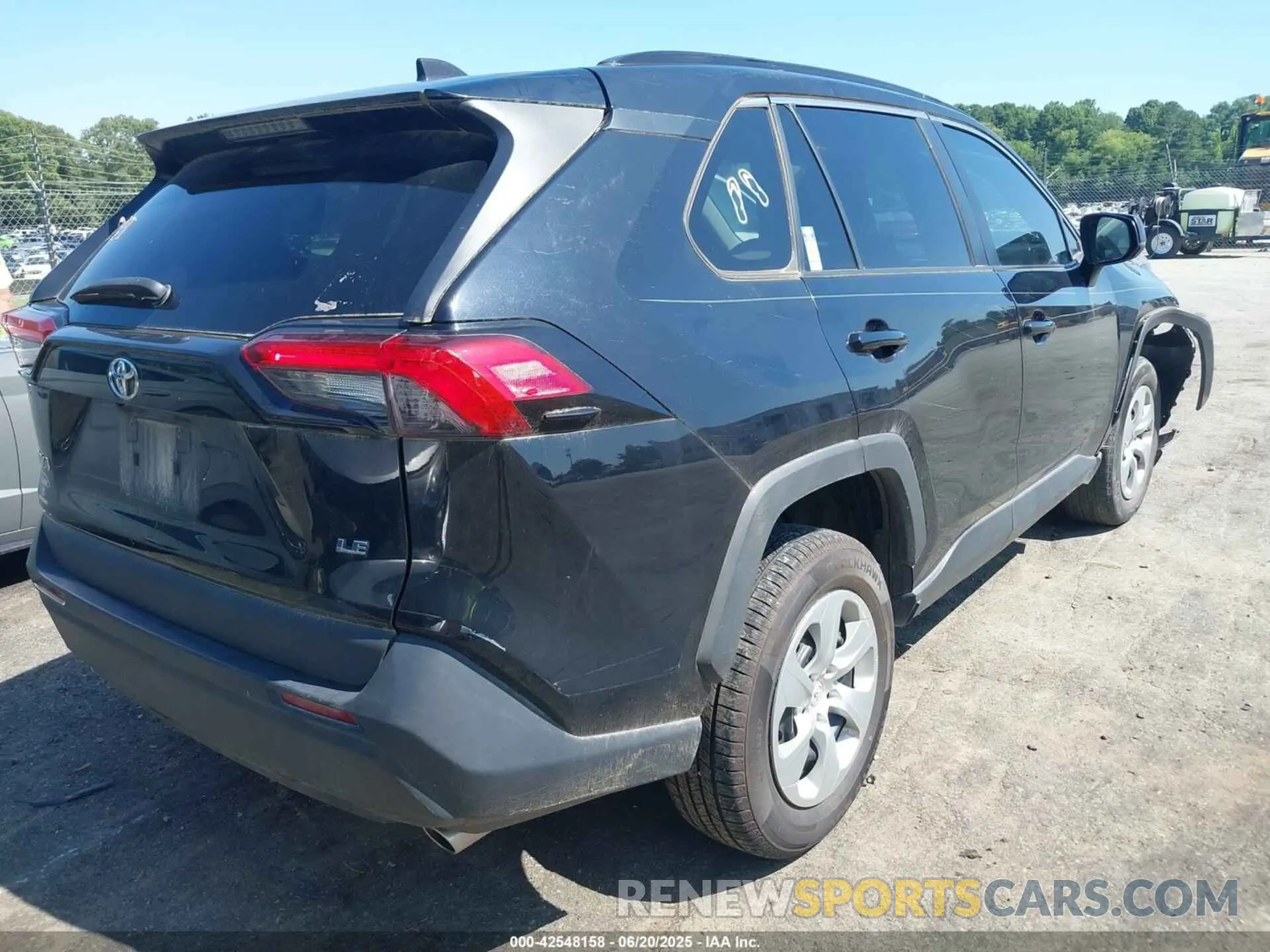 4 Photograph of a damaged car 2T3H1RFV2MC112003 TOYOTA RAV4 2021